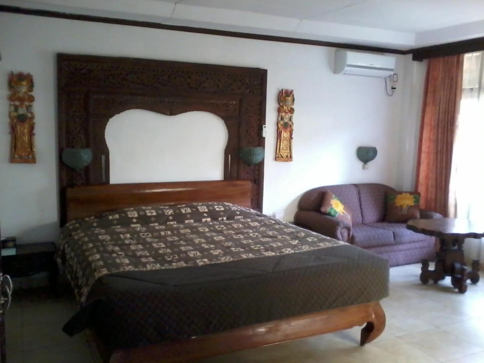 Bed in Gazebo Beach Hotel