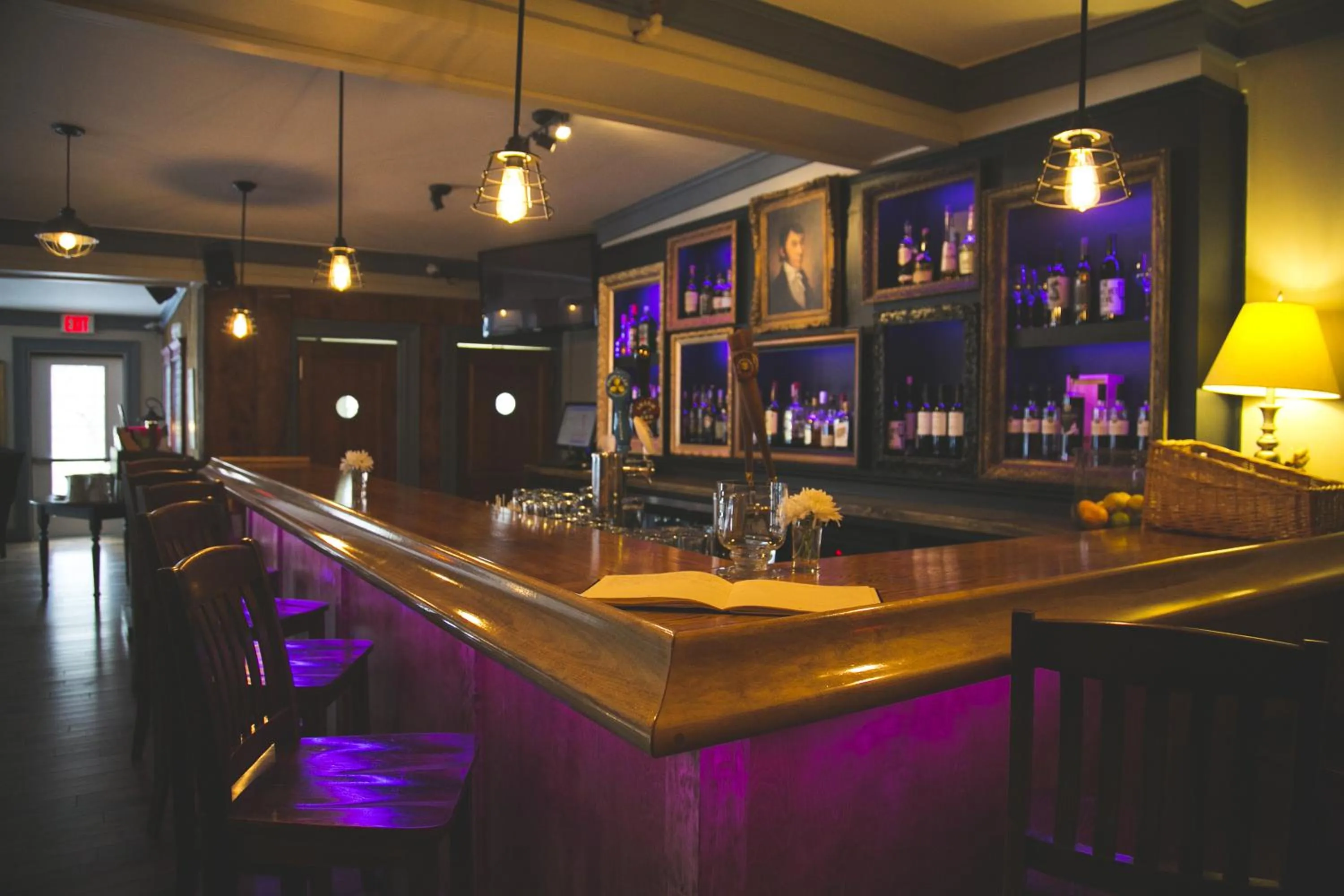 Restaurant/places to eat in Lanes Privateer Inn