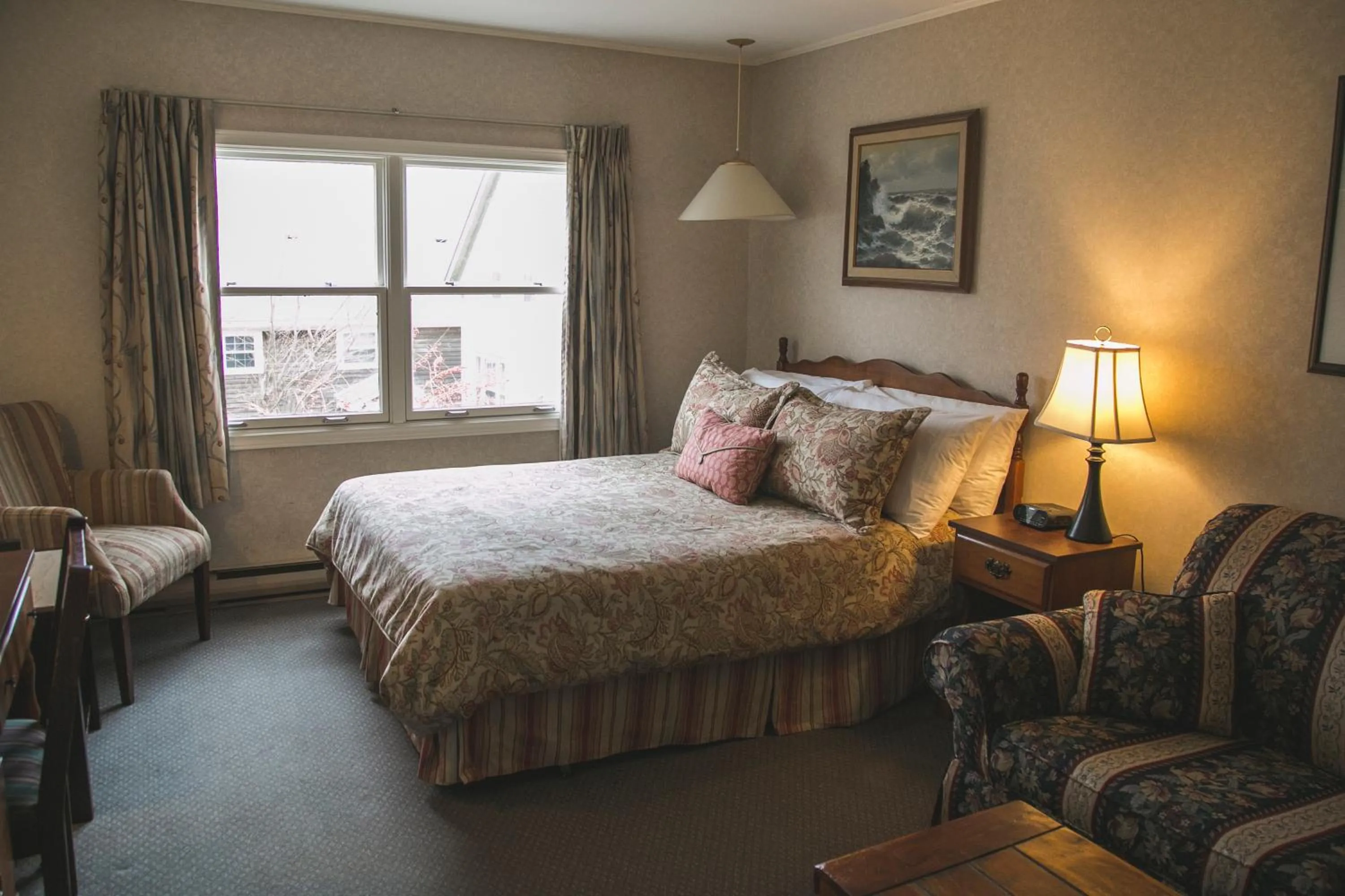 Bed in Lanes Privateer Inn