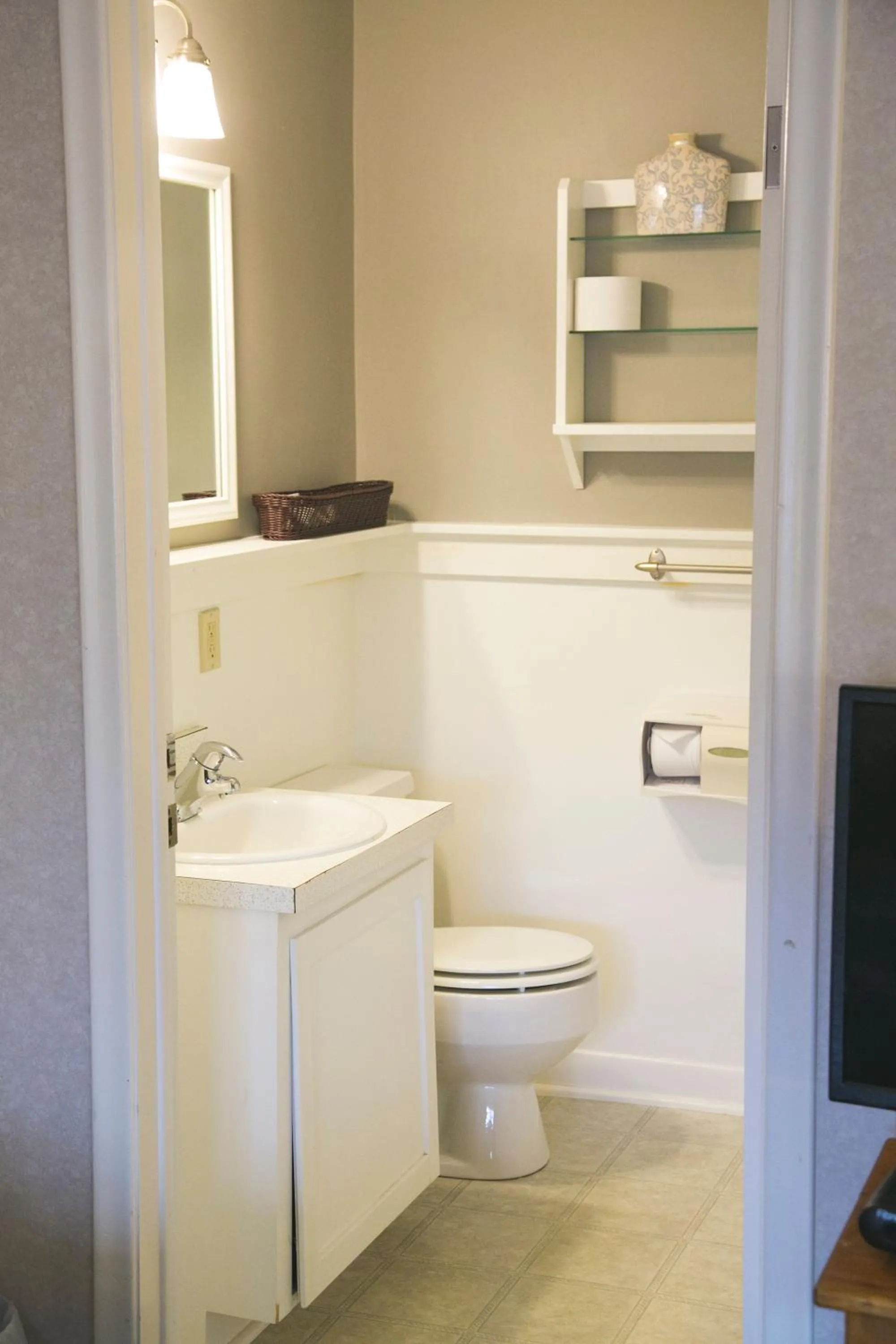 Shower in Lanes Privateer Inn