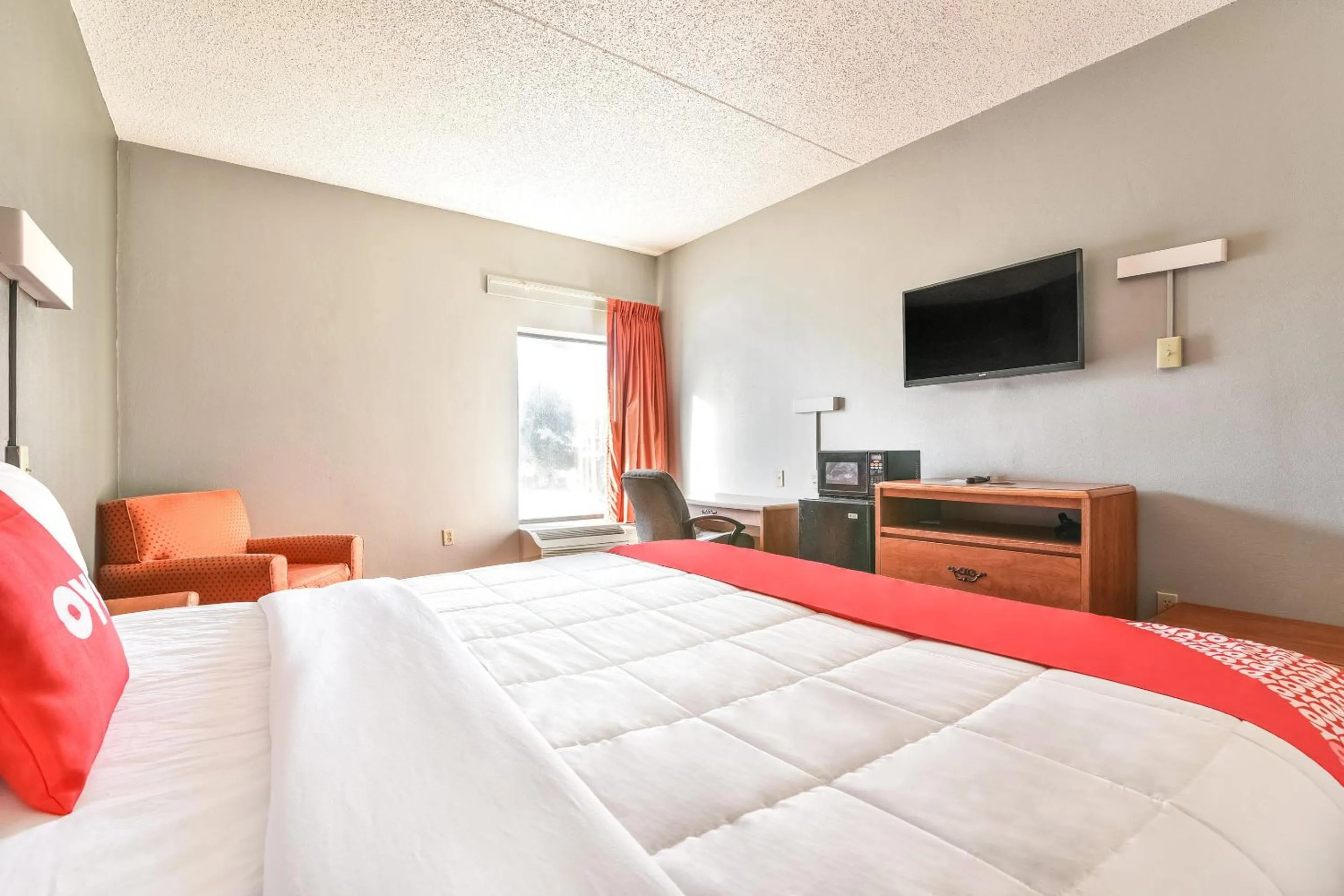 Bedroom, Bed in OYO Townhouse Inn Jacksonville near Little Rock Air Force Base