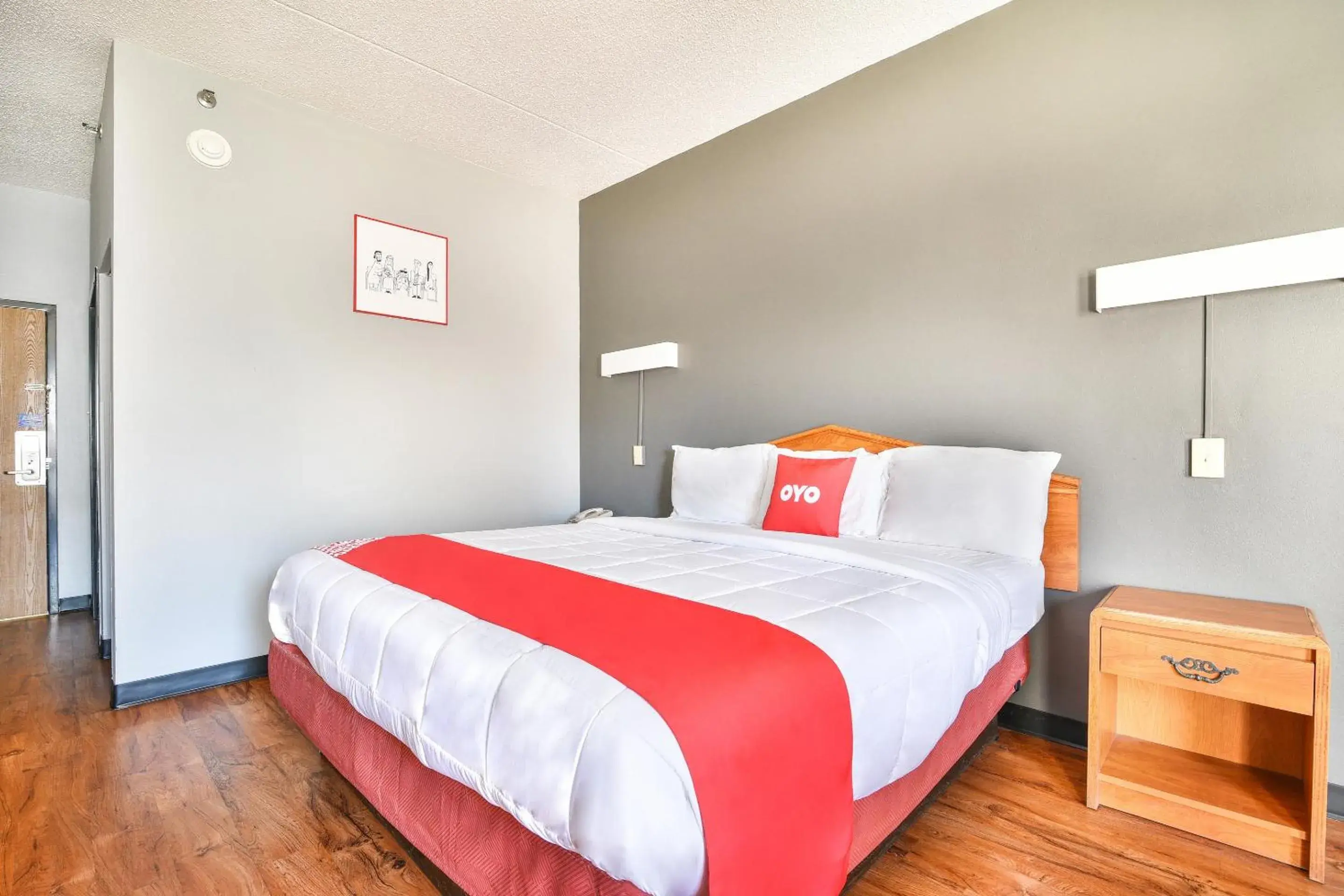 Bedroom, Bed in OYO Townhouse Inn Jacksonville near Little Rock Air Force Base Bedroom, Bed in OYO Townhouse Inn Jacksonville near Little Rock Air Force Base