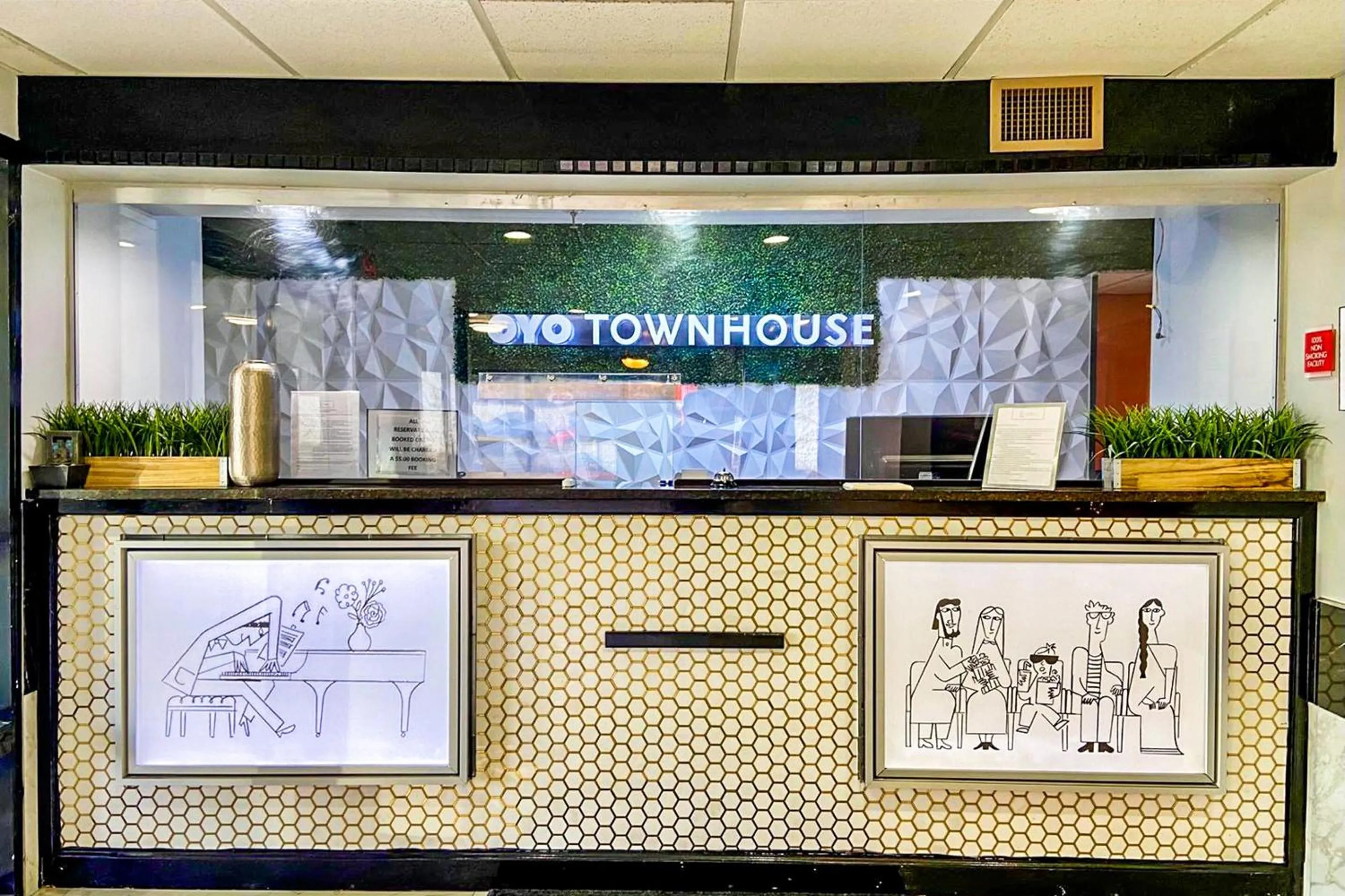 Lobby or reception in OYO Townhouse Inn Jacksonville near Little Rock Air Force Base