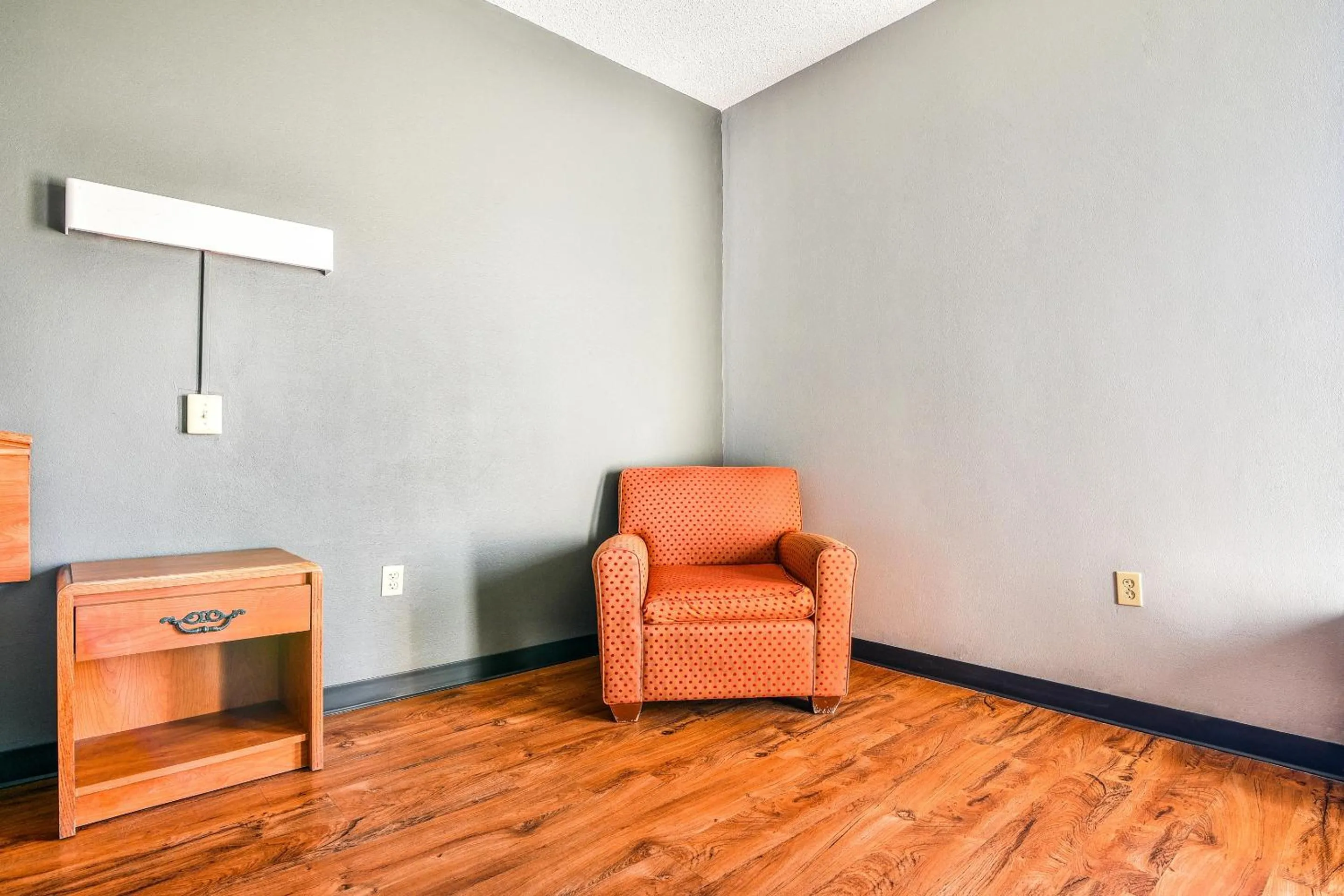 Bedroom in OYO Townhouse Inn Jacksonville near Little Rock Air Force Base