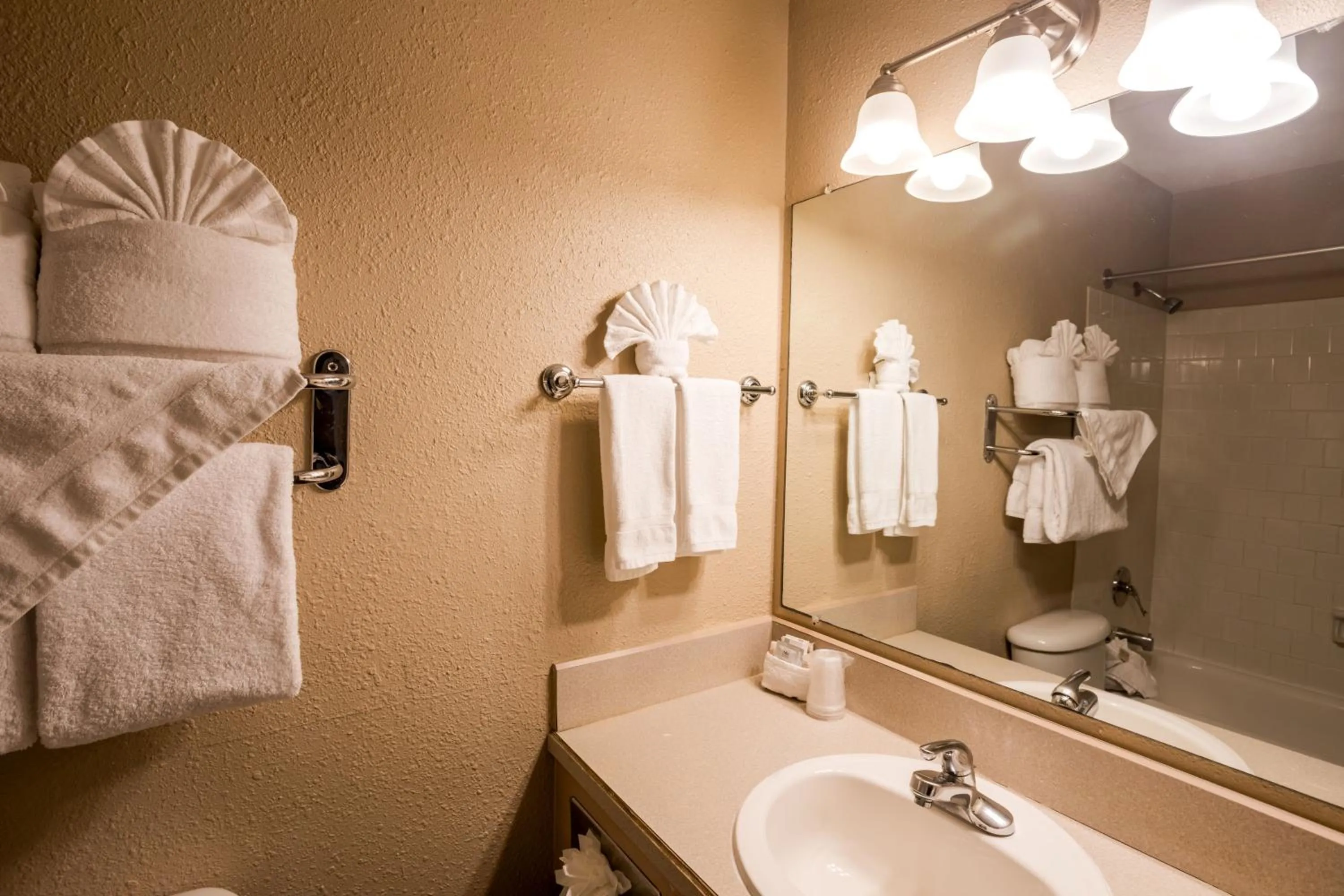 Bathroom in Ebb Tide Oceanfront Inn