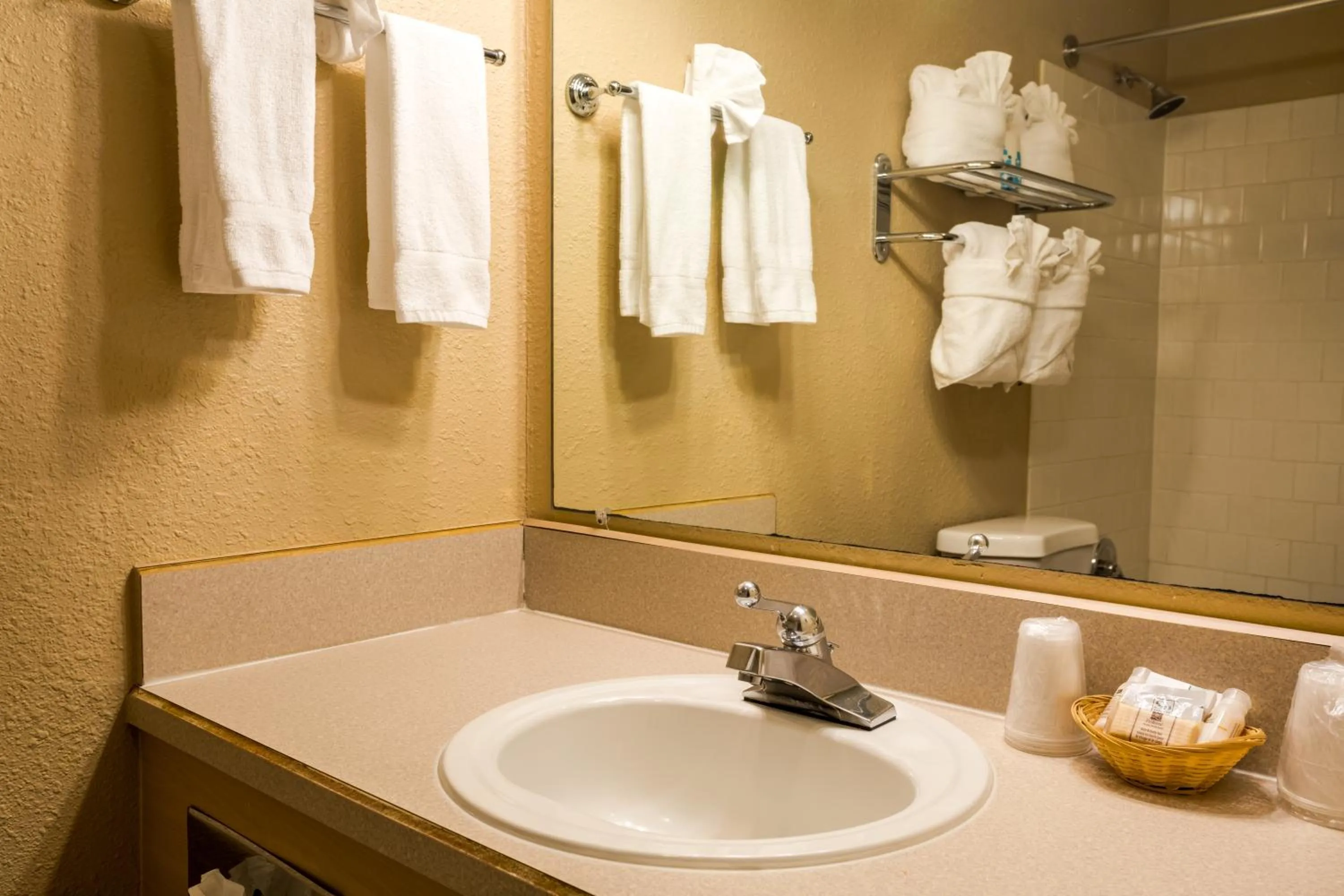 Bathroom in Ebb Tide Oceanfront Inn