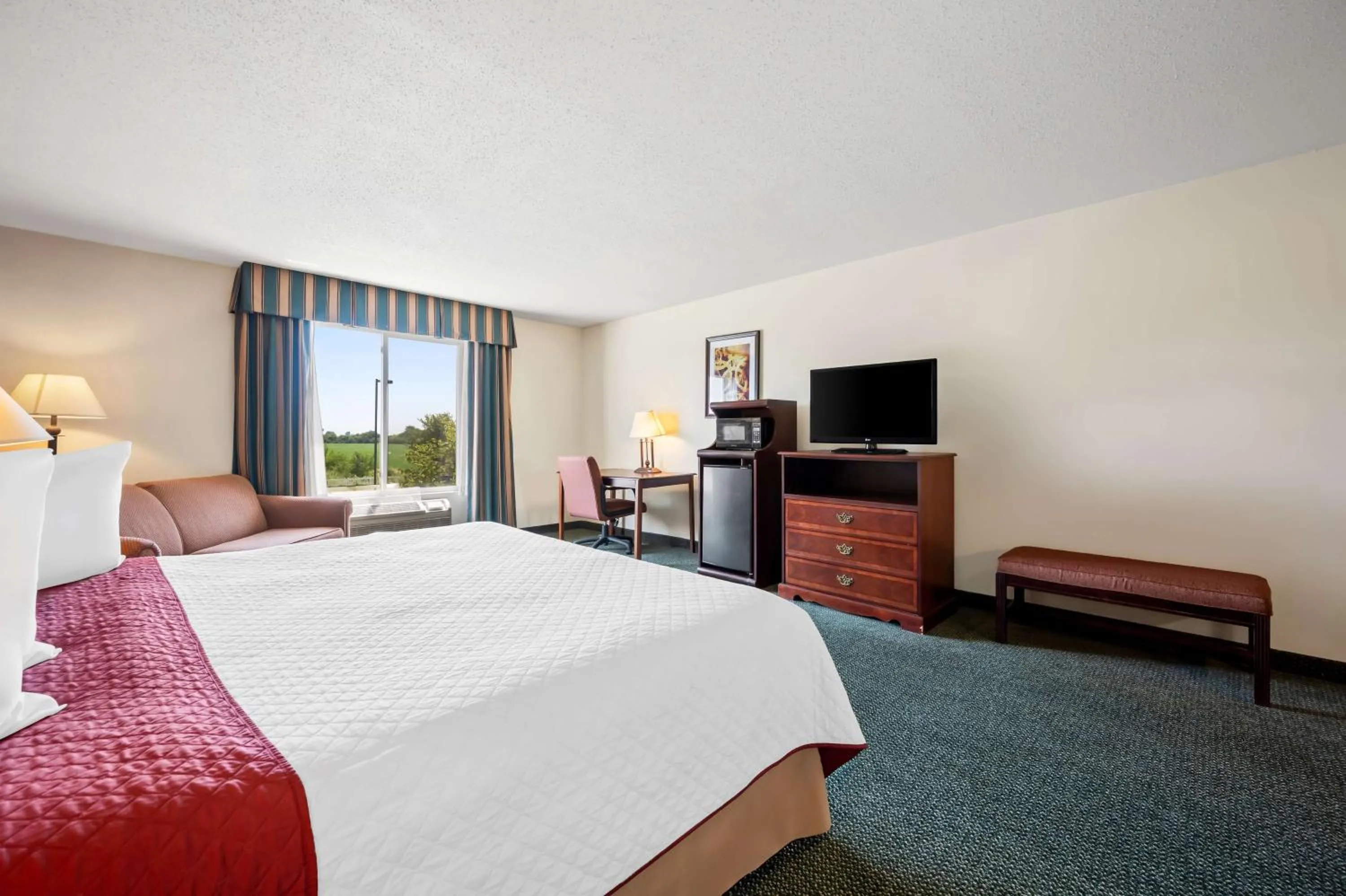 Bedroom, Bed in Best Western Annawan Inn