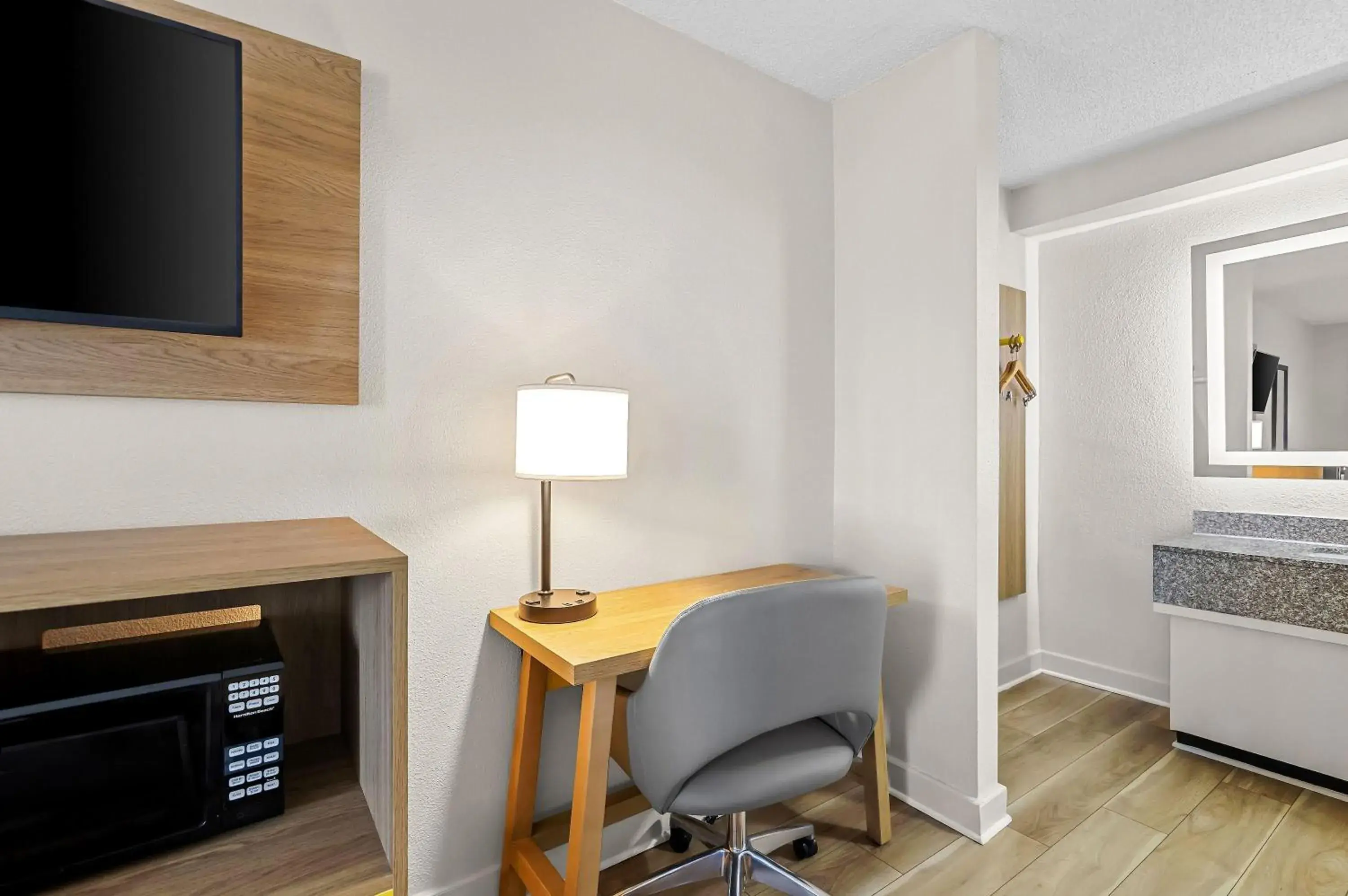 Bed in Days Inn by Wyndham Salem Bed in Days Inn by Wyndham Salem