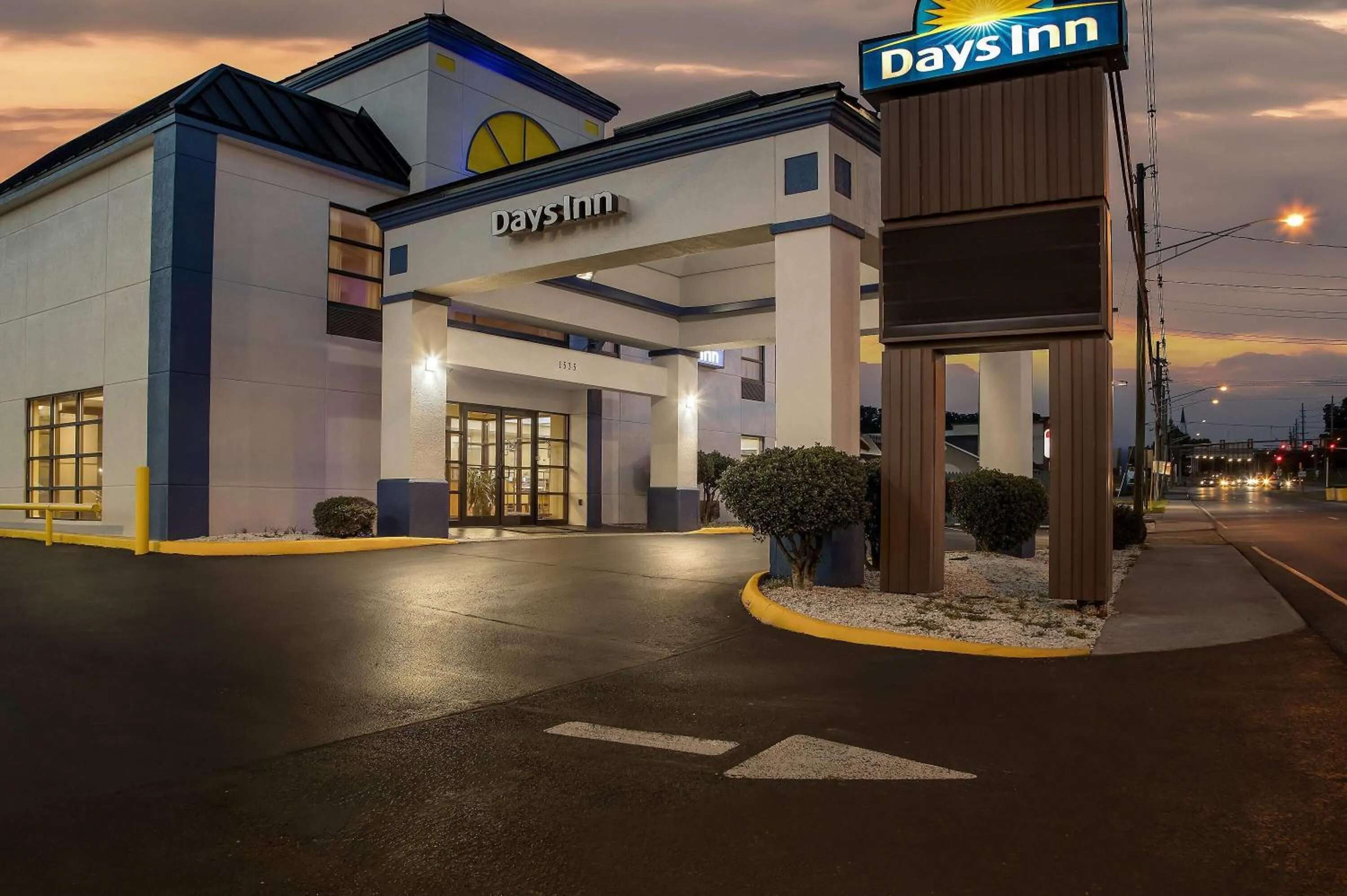 Property building in Days Inn by Wyndham Salem