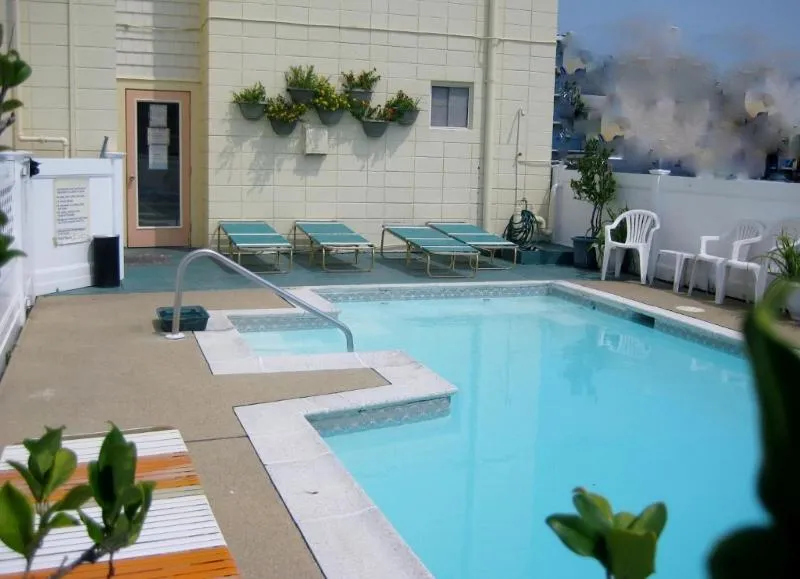 Swimming pool in Cutty Sark Efficiencies and Historic Cottage's