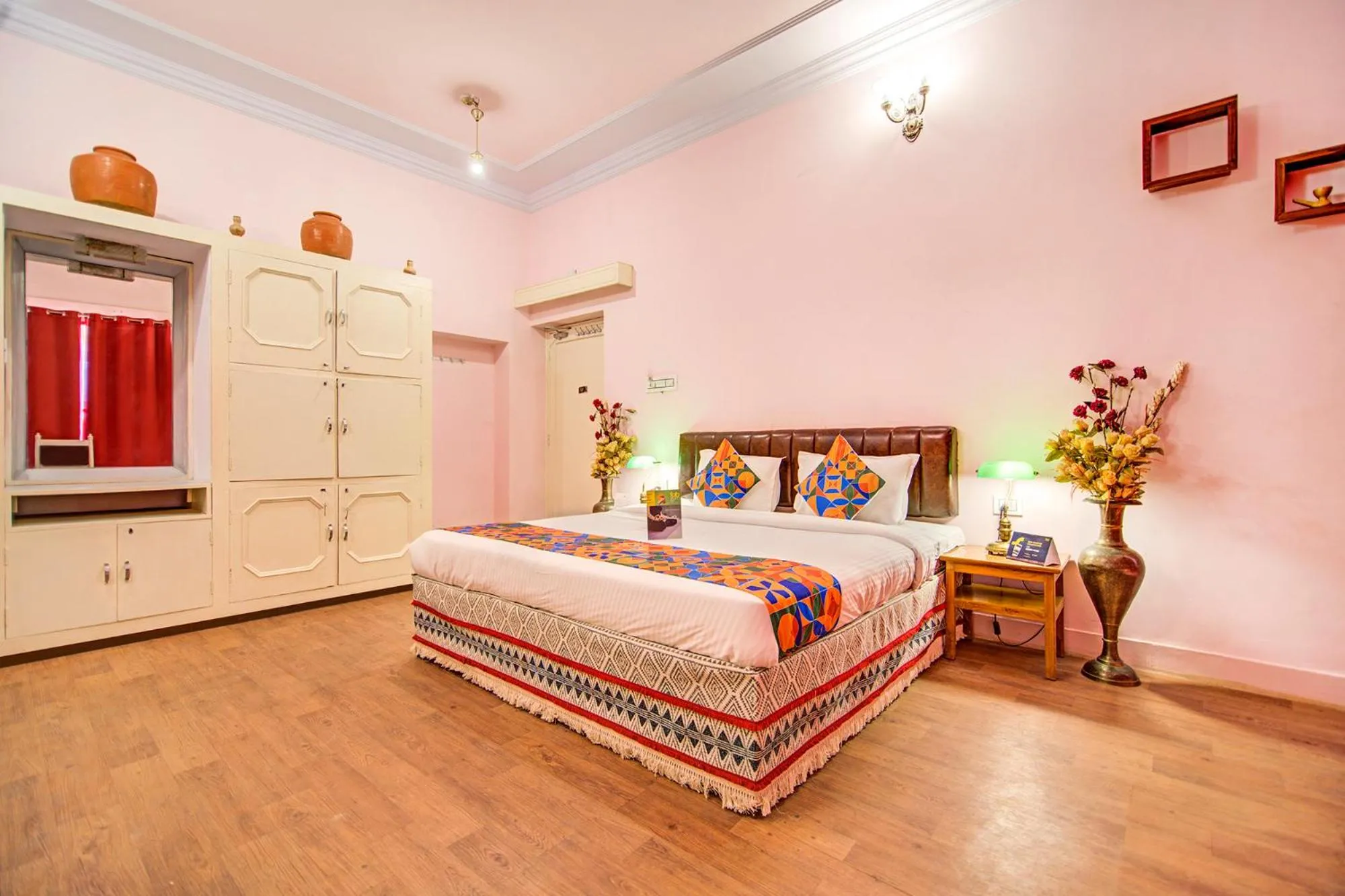 Bedroom, Bed in Hotel Pink Palace