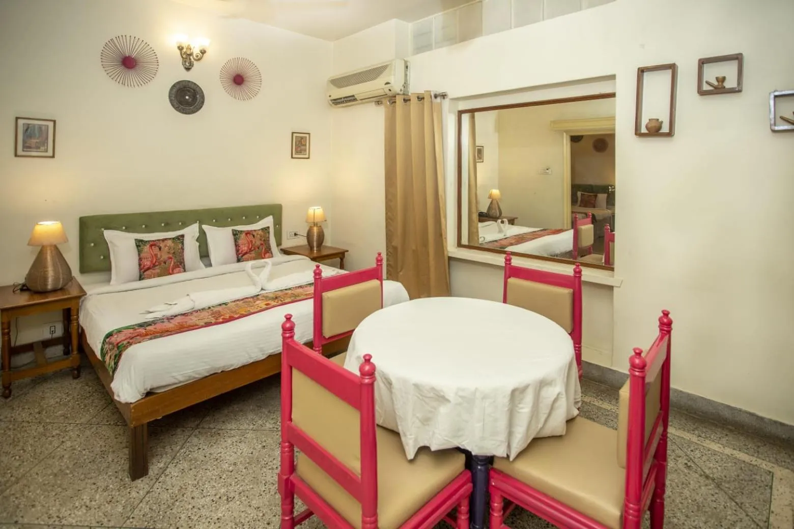 Bedroom, Bed in Hotel Pink Palace