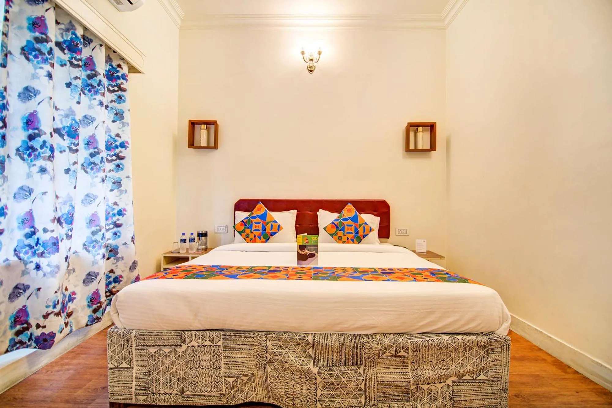 Bedroom, Bed in Hotel Pink Palace