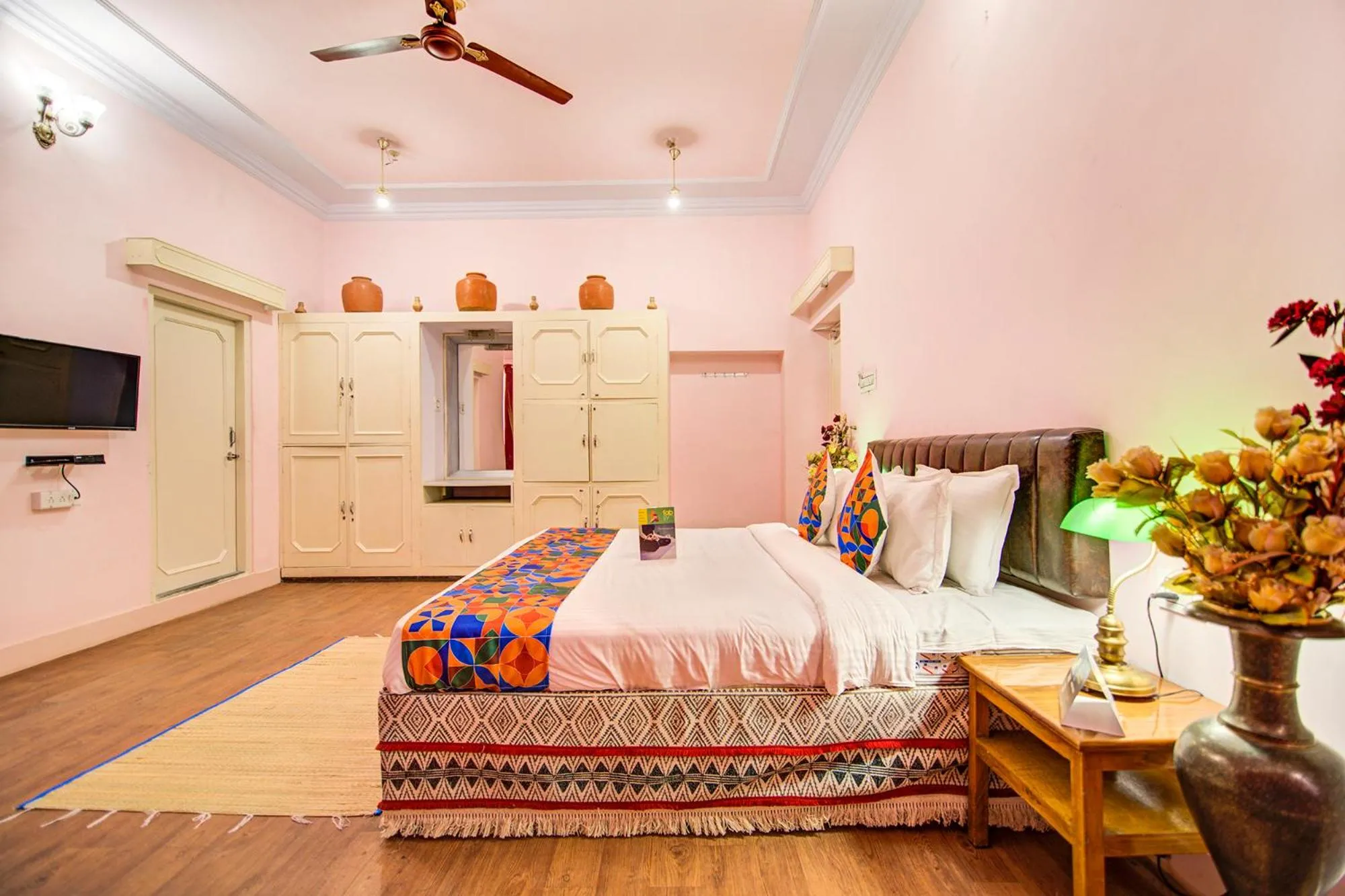 Bedroom, Bed in Hotel Pink Palace