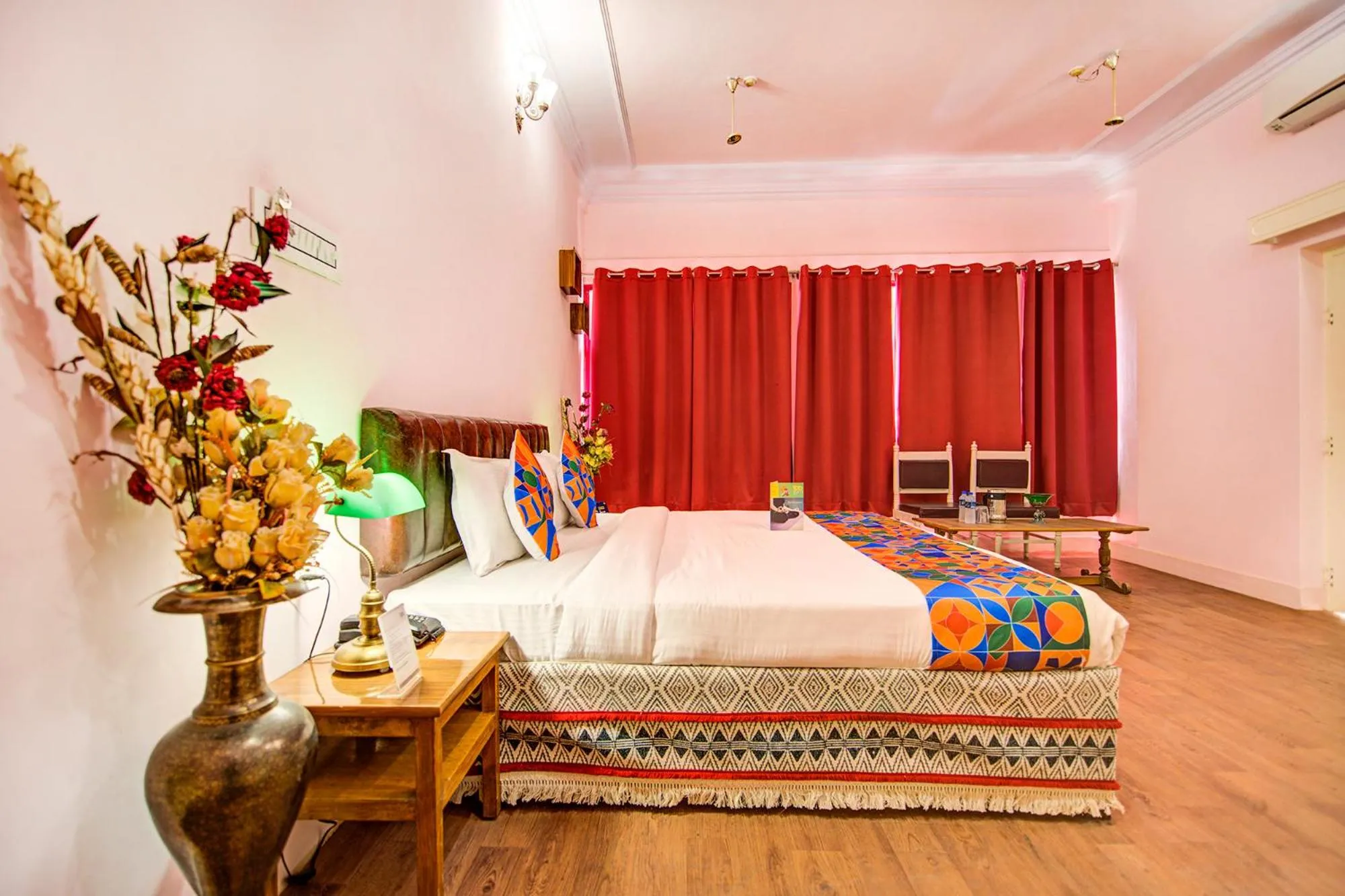 Bedroom, Bed in Hotel Pink Palace
