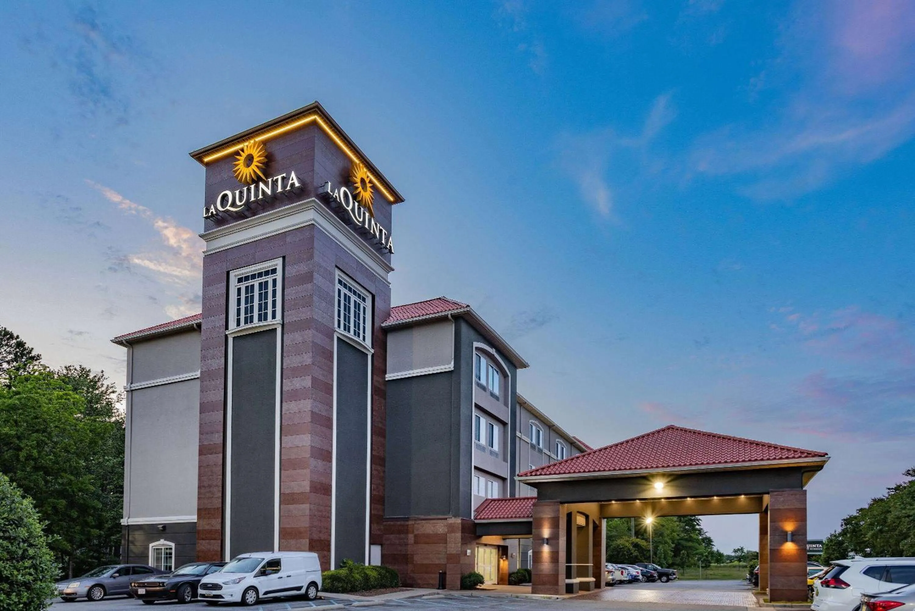 Property building in La Quinta Inn & Suites by Wyndham Norfolk