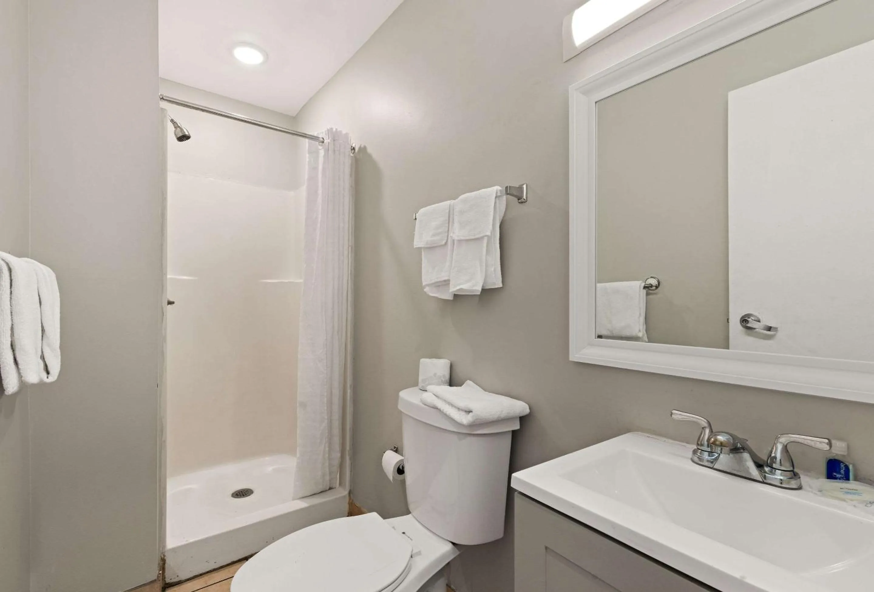 Bedroom in Rodeway Inn Charlotte Independence Blvd