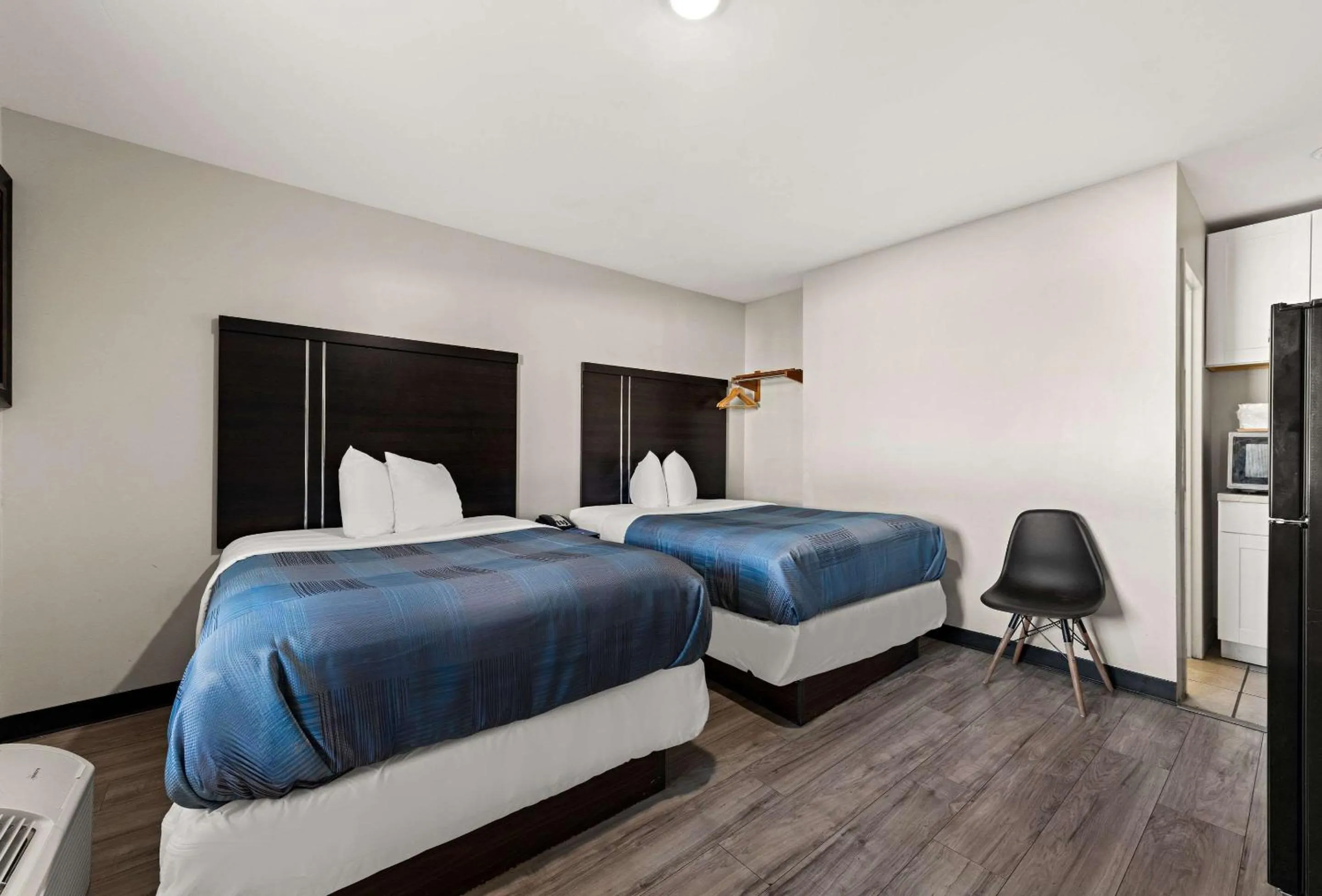 Bedroom, Bed in Rodeway Inn Charlotte Independence Blvd