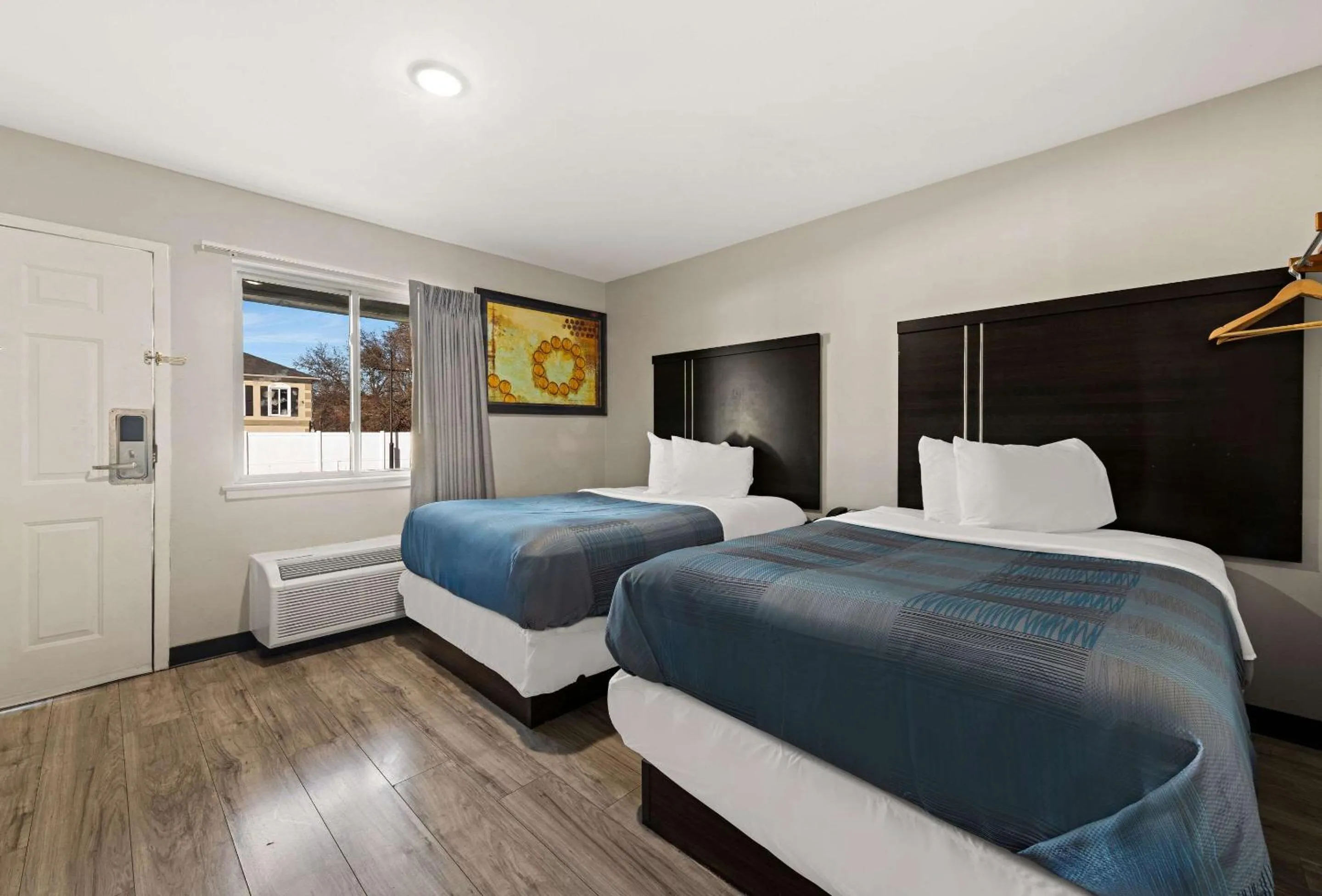 Bedroom, Bed in Rodeway Inn Charlotte Independence Blvd