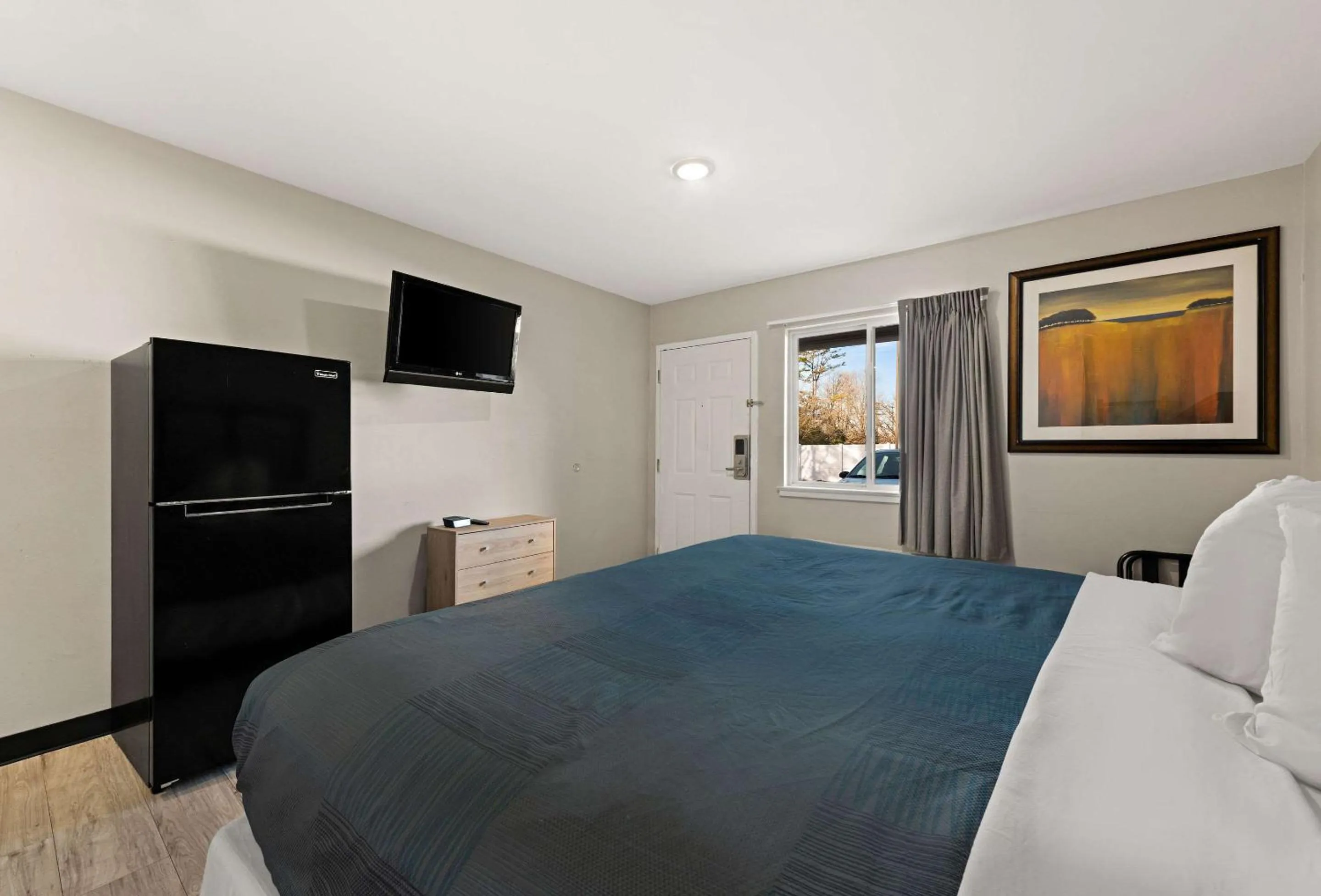 Bedroom, Bed in Rodeway Inn Charlotte Independence Blvd