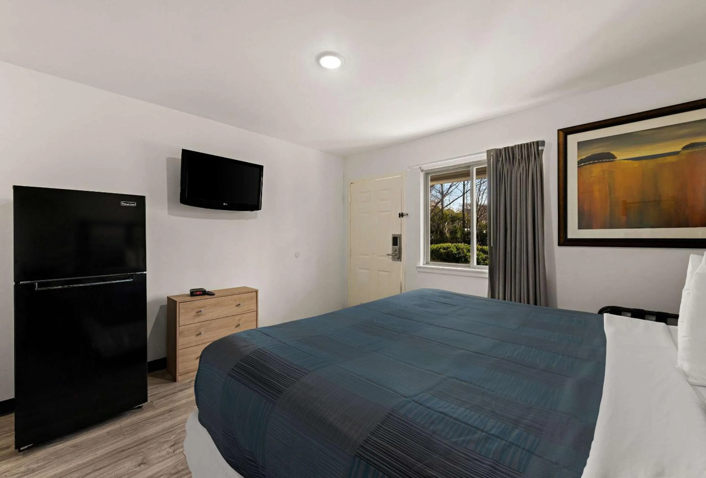 Bedroom, Bed in Rodeway Inn Charlotte Independence Blvd