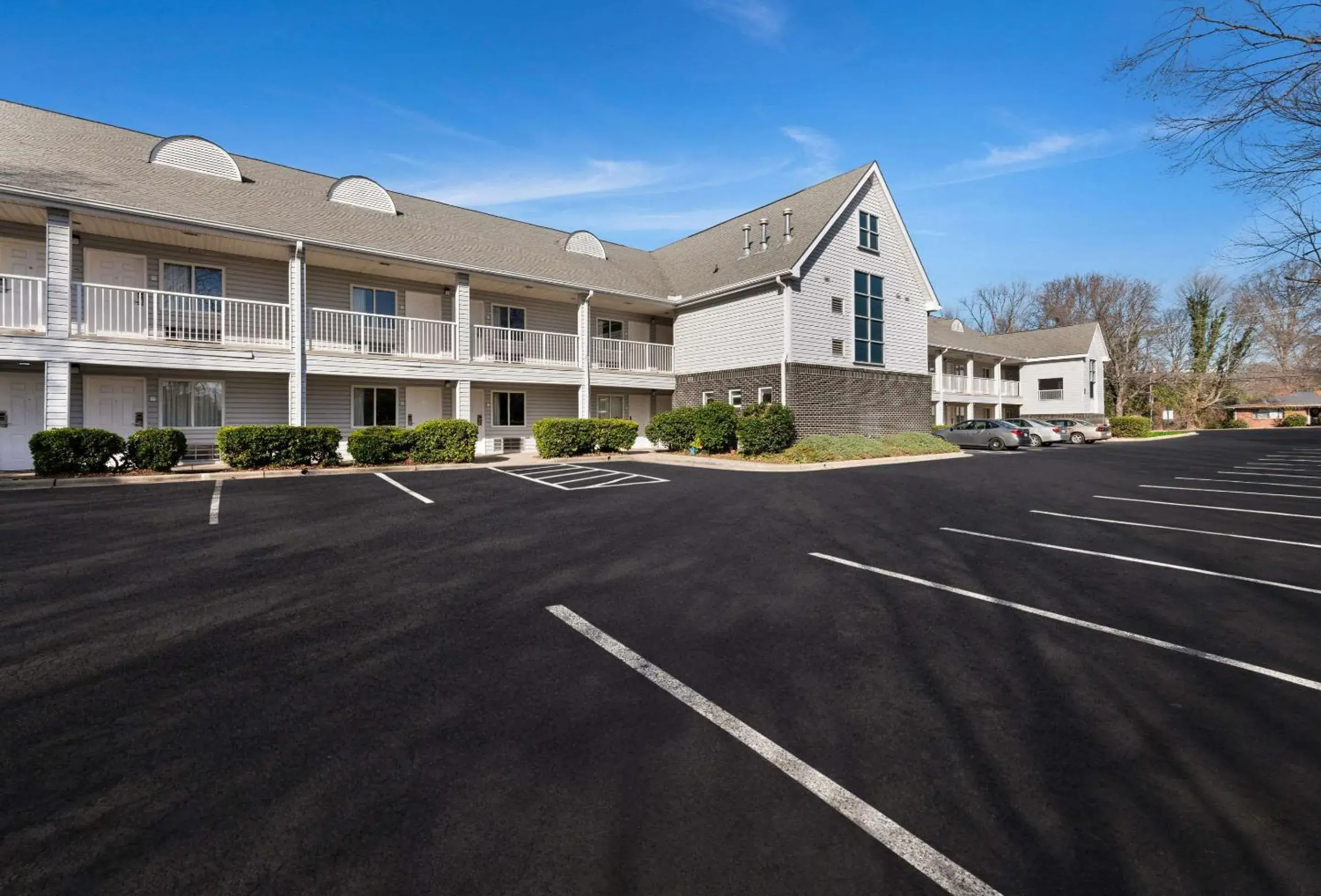 Property building in Rodeway Inn Charlotte Independence Blvd Property building in Rodeway Inn Charlotte Independence Blvd