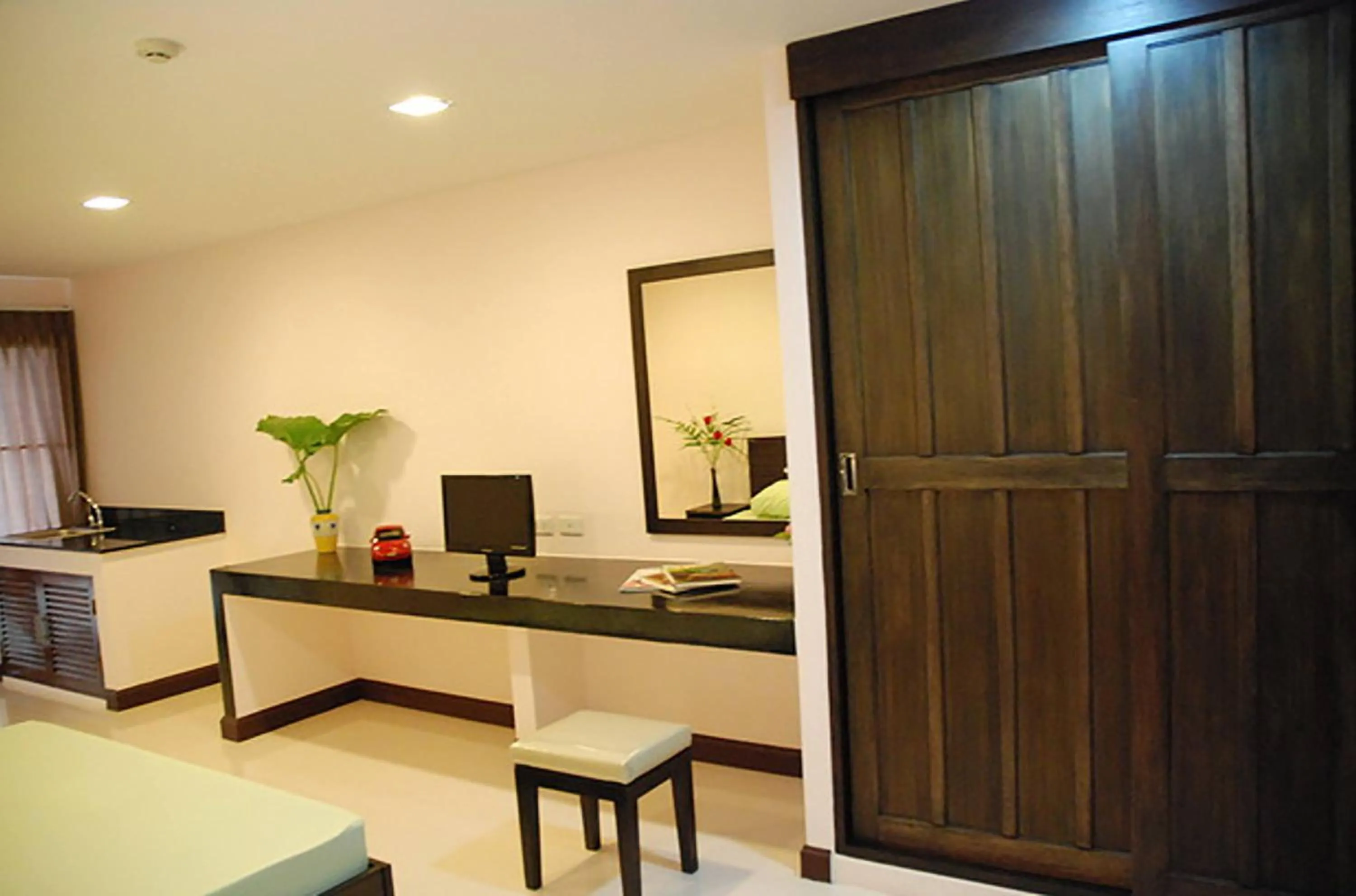 Photo of the whole room in Mok Mek 72