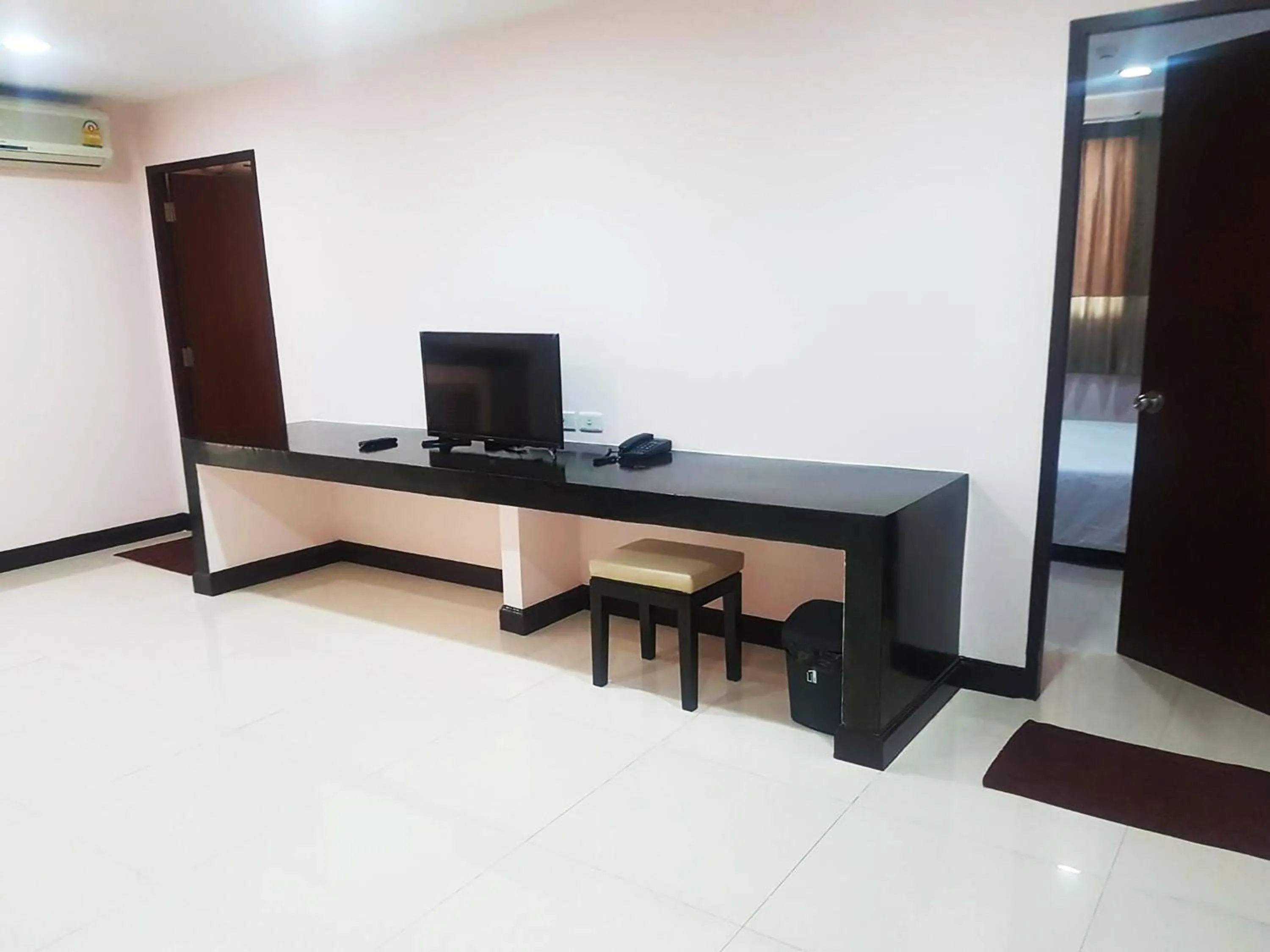 TV and multimedia in Mok Mek 72