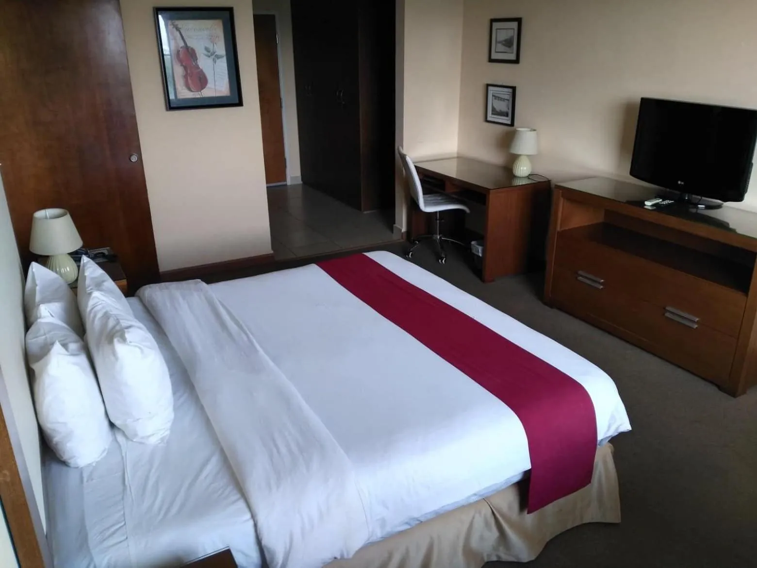 Photo of the whole room, Bed in Central Park Hotel & Casino