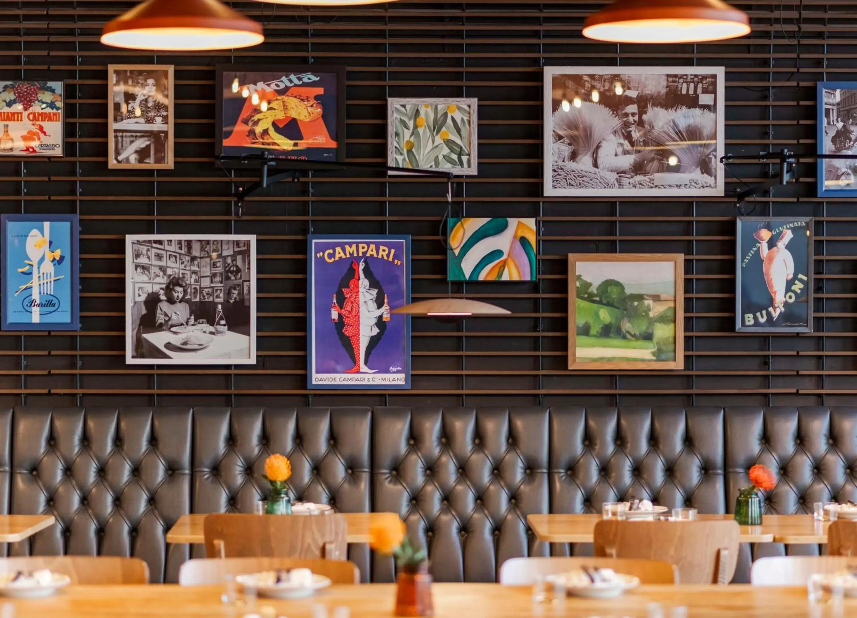 Restaurant/places to eat in Radisson Hotel and Conference Centre London Heathrow Restaurant/places to eat in Radisson Hotel and Conference Centre London Heathrow