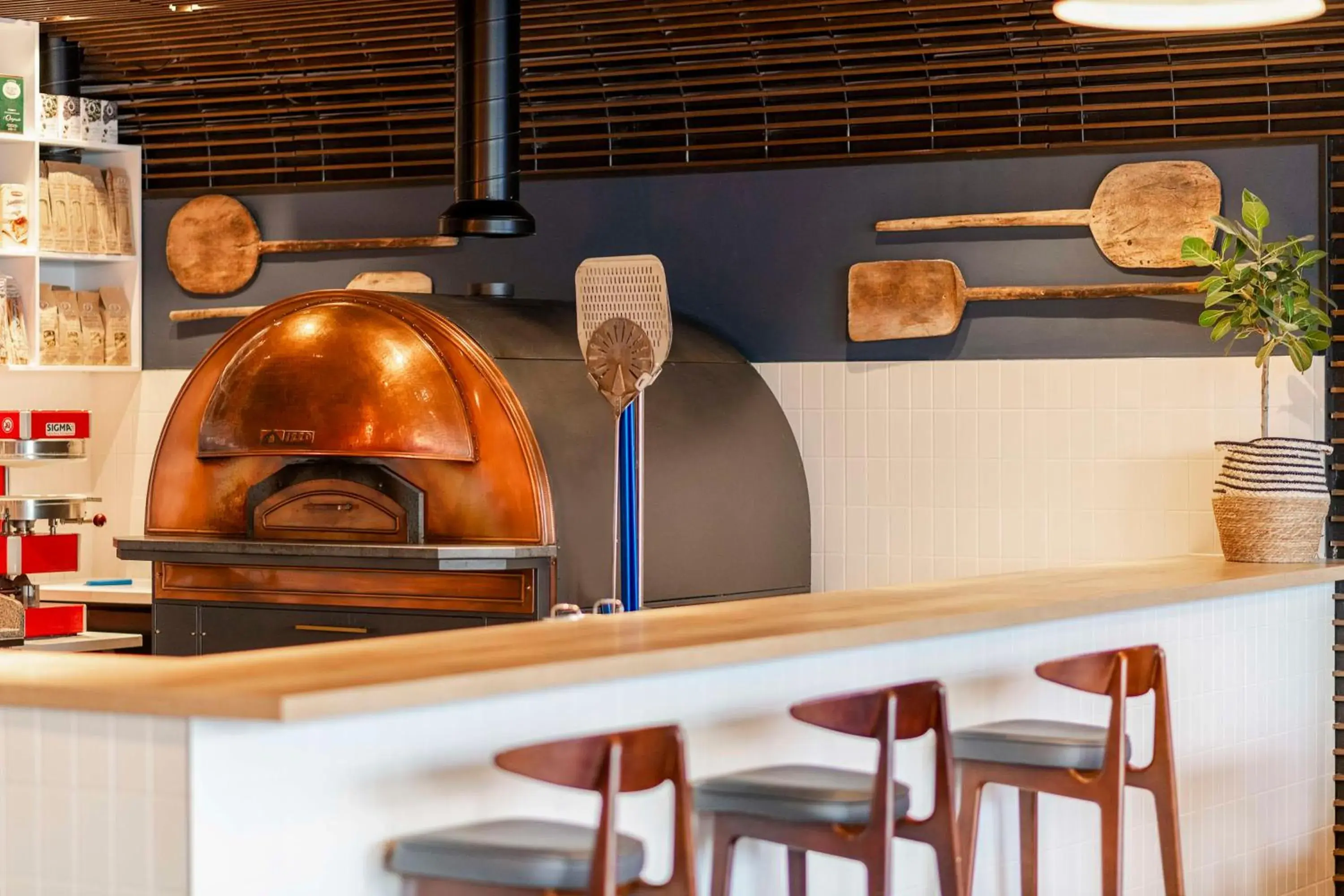 Restaurant/places to eat in Radisson Hotel and Conference Centre London Heathrow Restaurant/places to eat in Radisson Hotel and Conference Centre London Heathrow