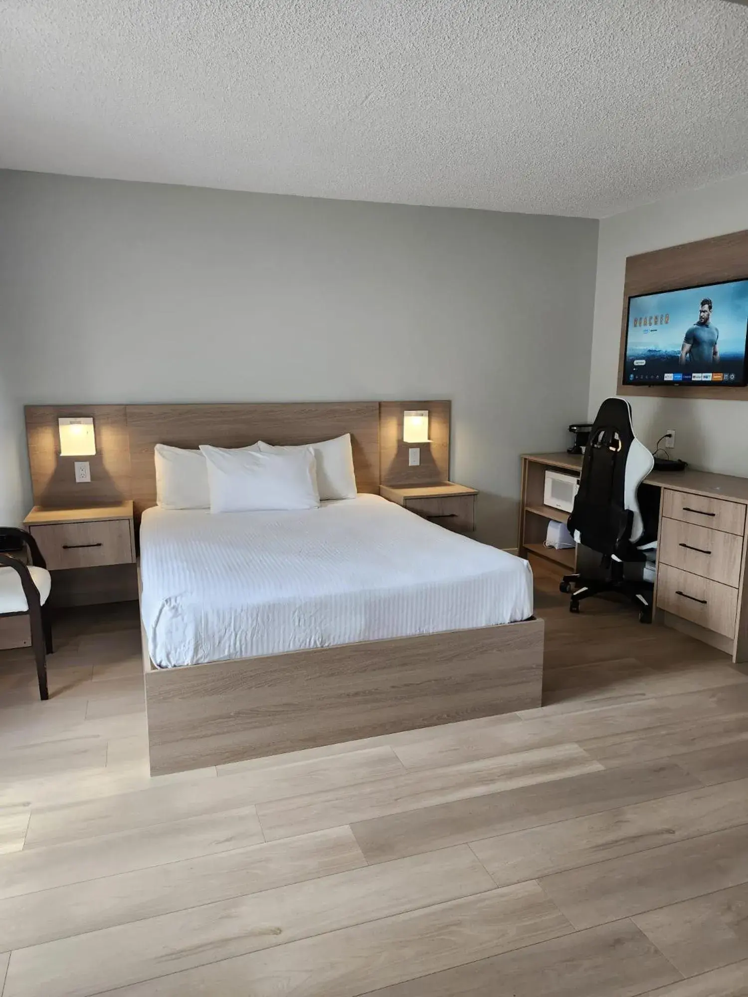 Queen Room with Two Queen Beds in Paradise Motel Queen Room with Two Queen Beds in Paradise Motel