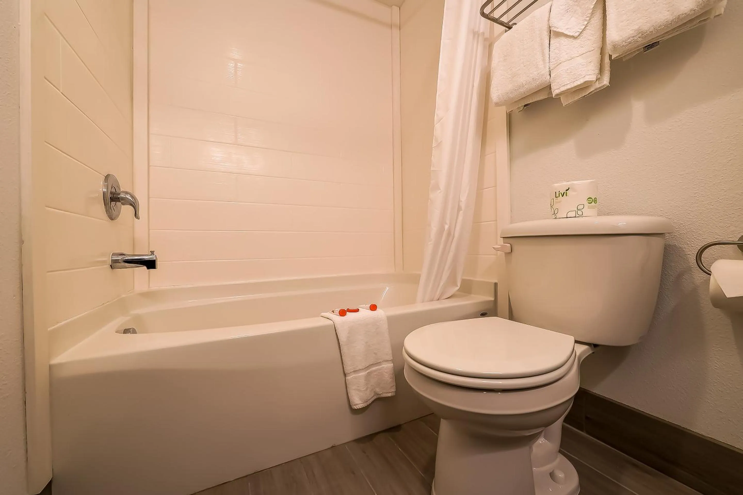 Bathroom in Newport Inn By OYO - Hwy 101