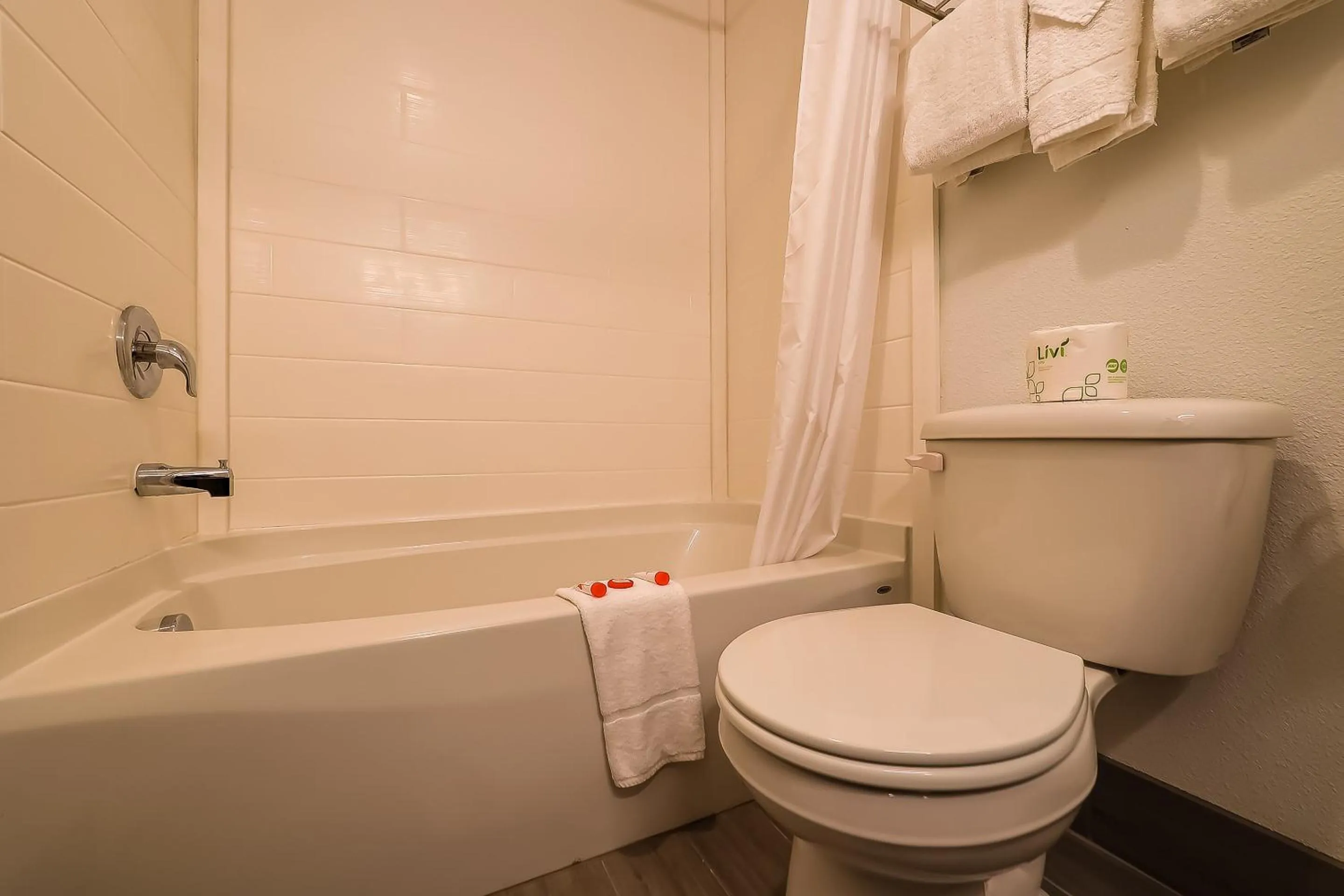 Bathroom in Newport Inn By OYO - Hwy 101