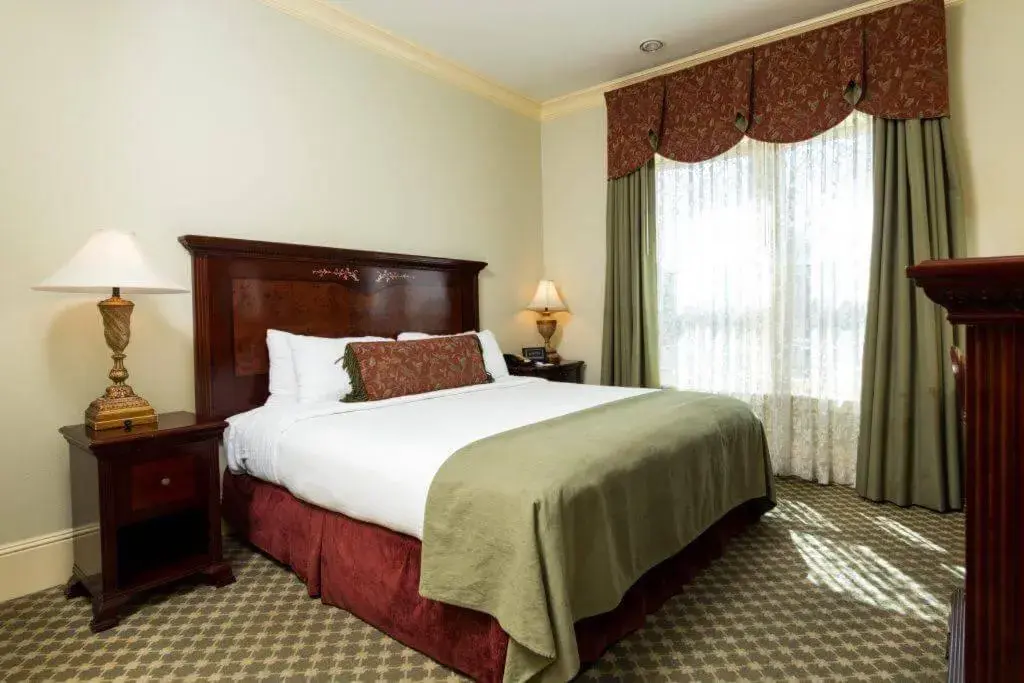 Standard King Room in Hotel Diamond Standard King Room in Hotel Diamond