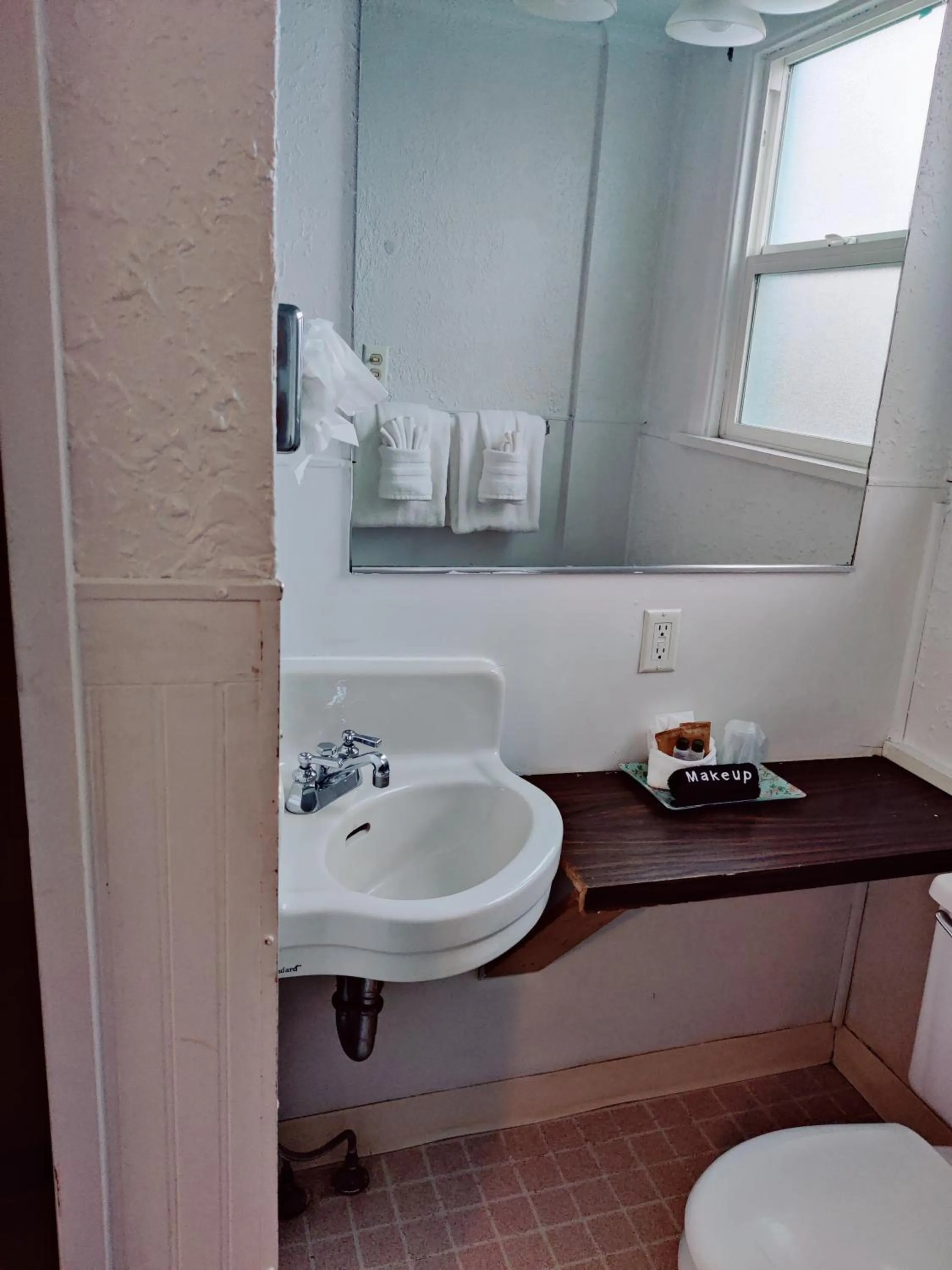 Bathroom in Hillcrest Inn