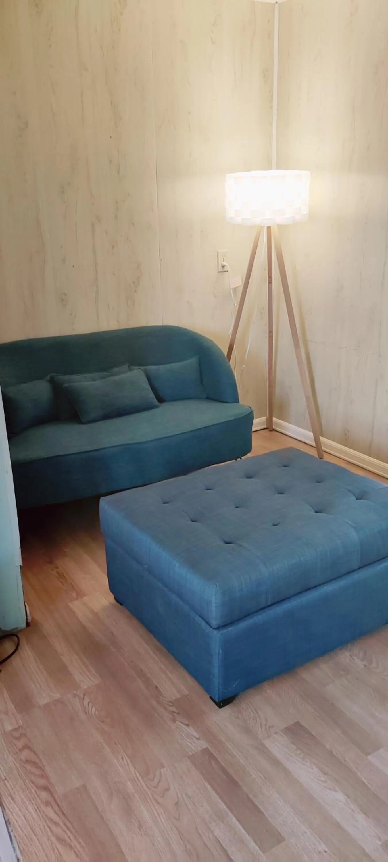 Living room in Hillcrest Inn