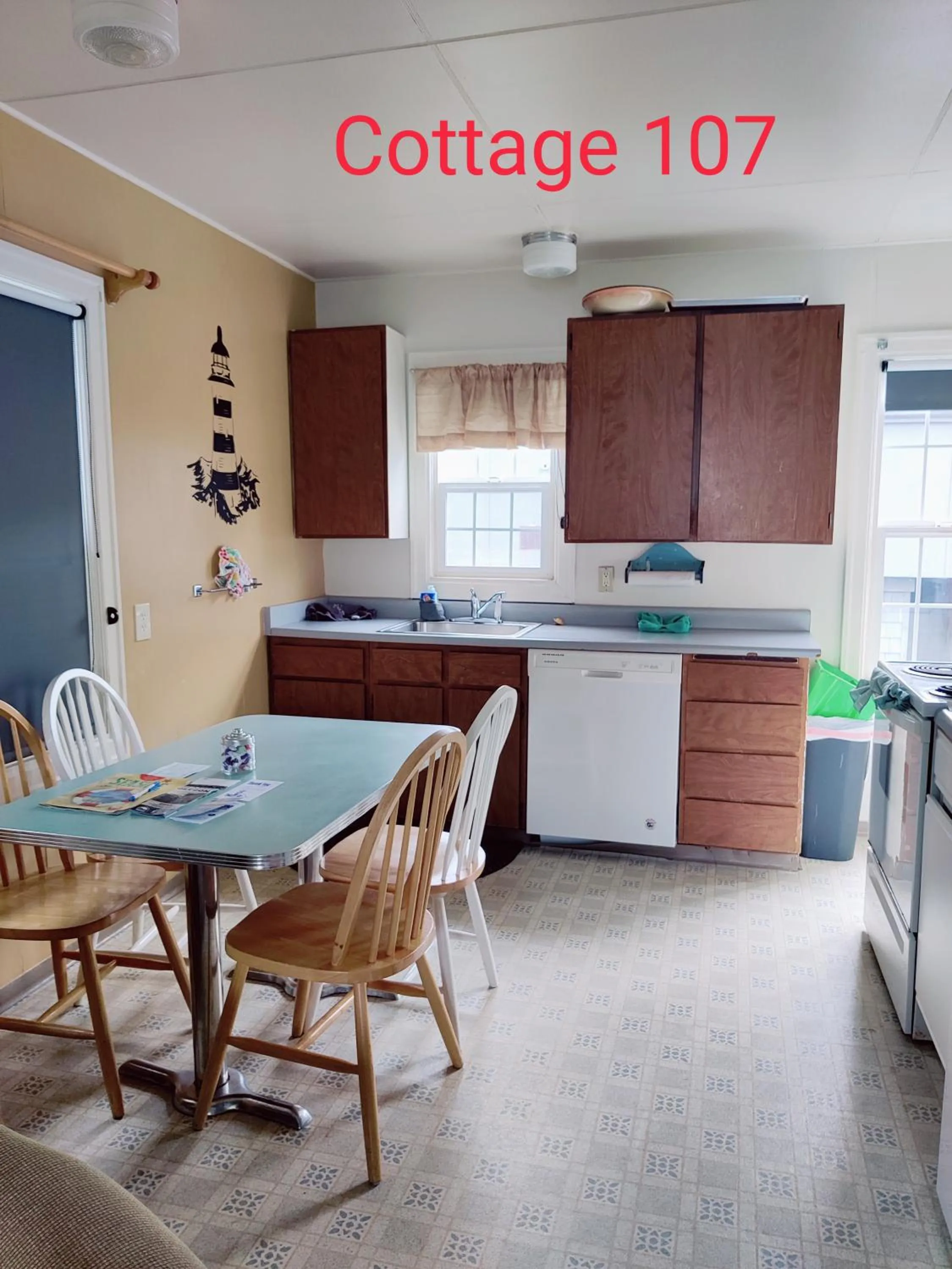 Kitchen or kitchenette in Hillcrest Inn