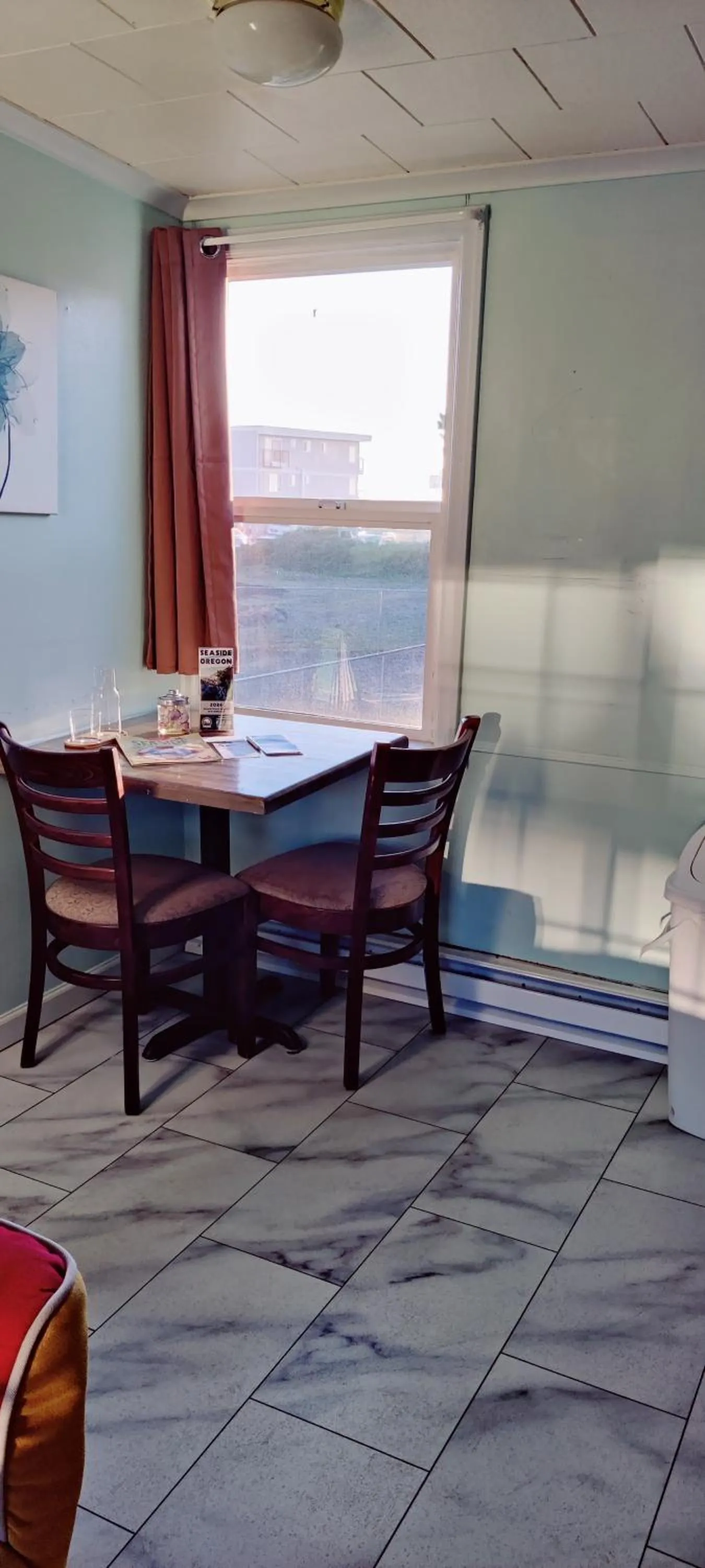 Dining area in Hillcrest Inn