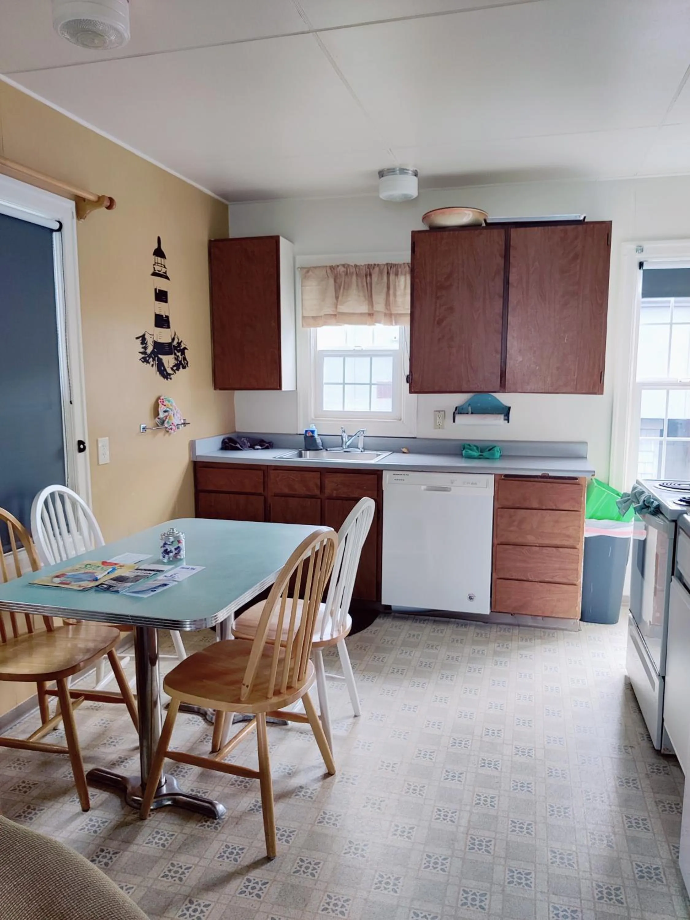 kitchen in Hillcrest Inn