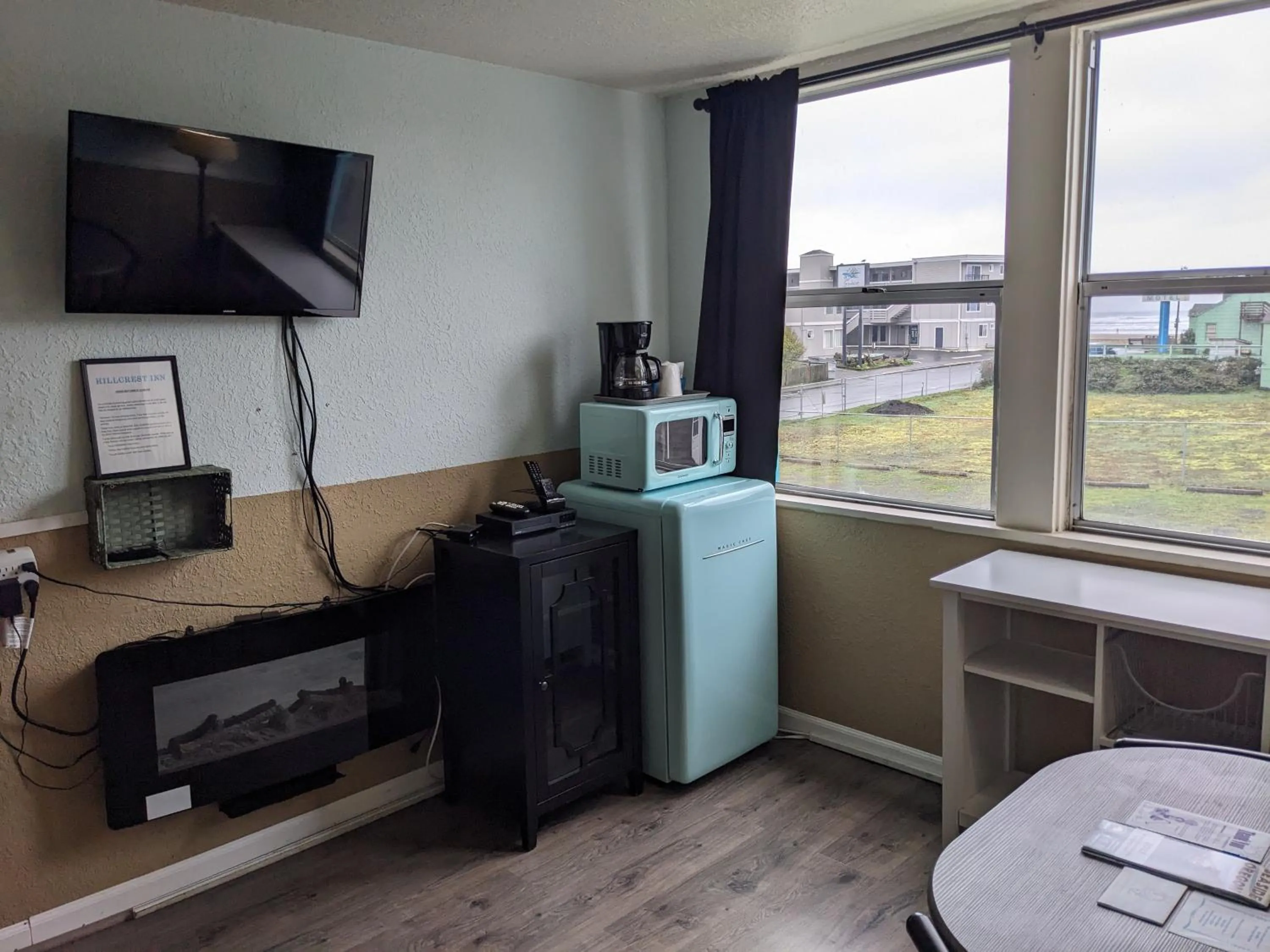 Living room in Hillcrest Inn