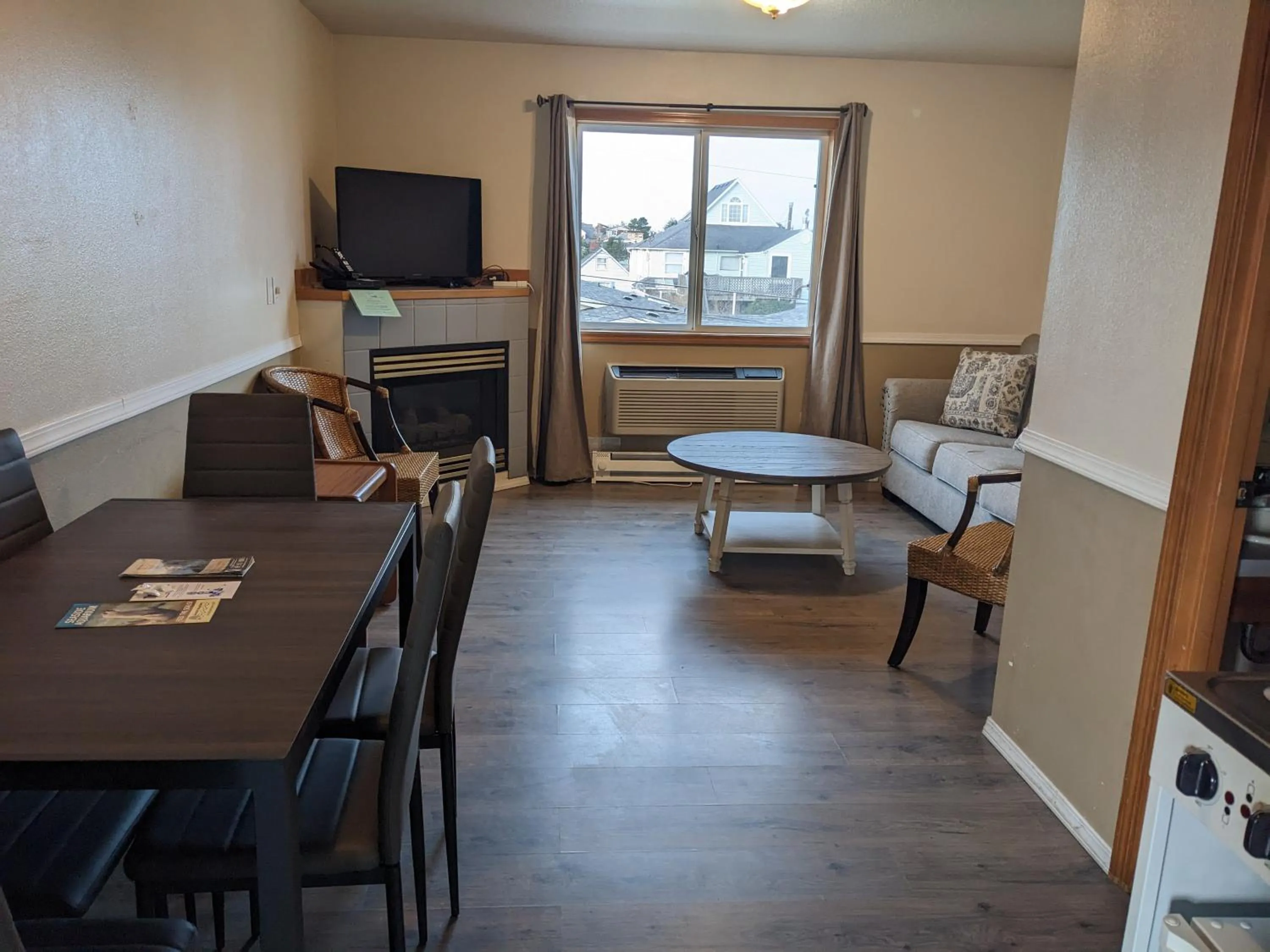 Living room in Hillcrest Inn