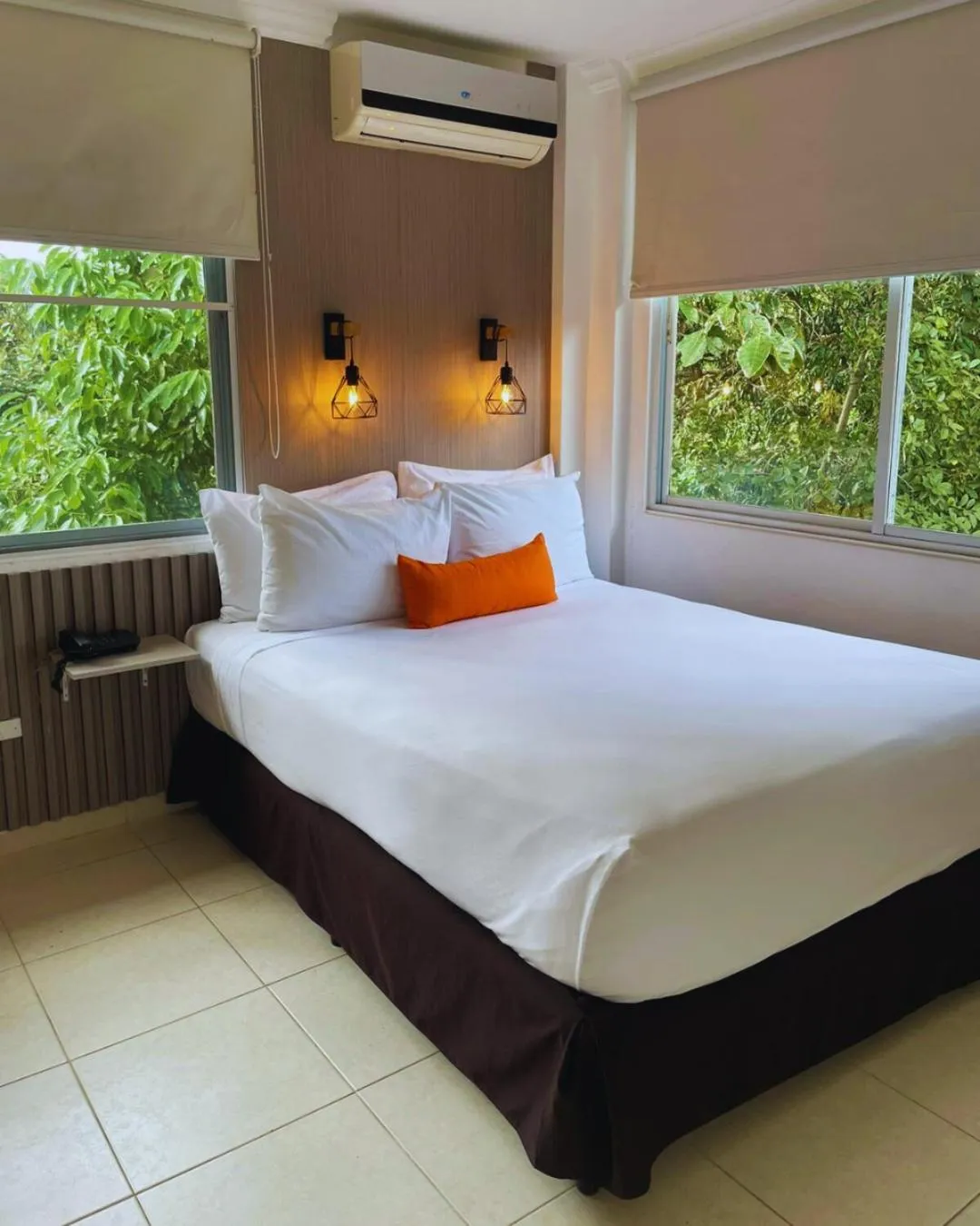 Bedroom, Bed in Albrook Inn