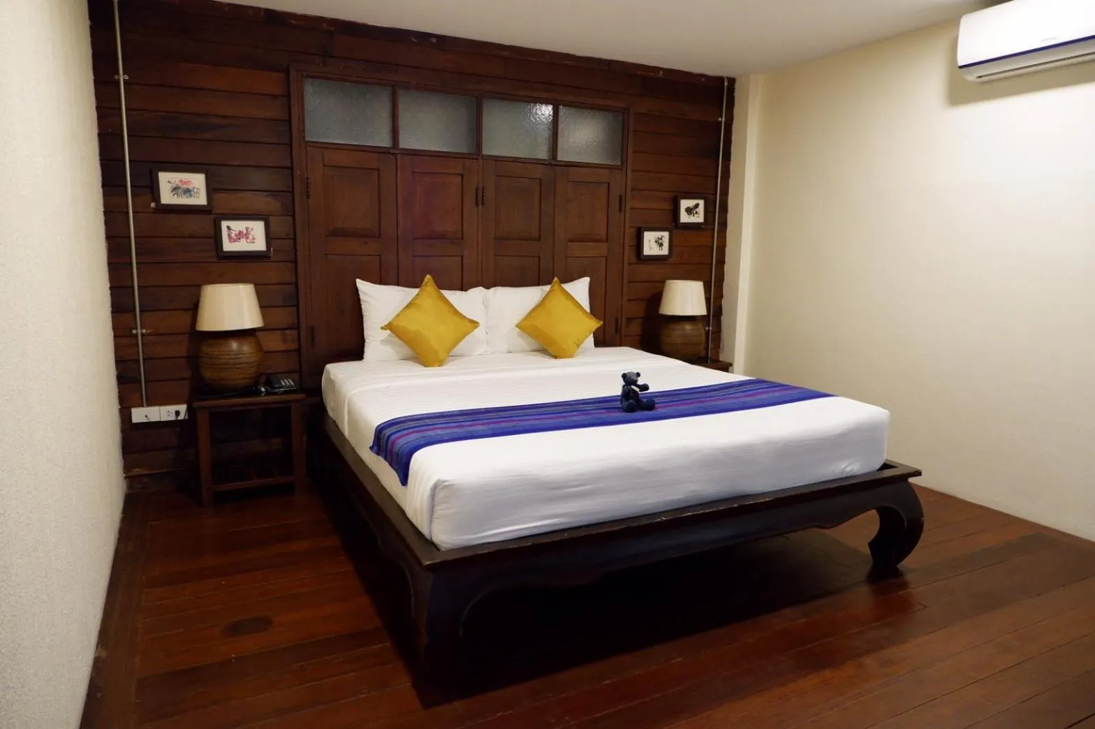 Bed in Sunny V Hotel