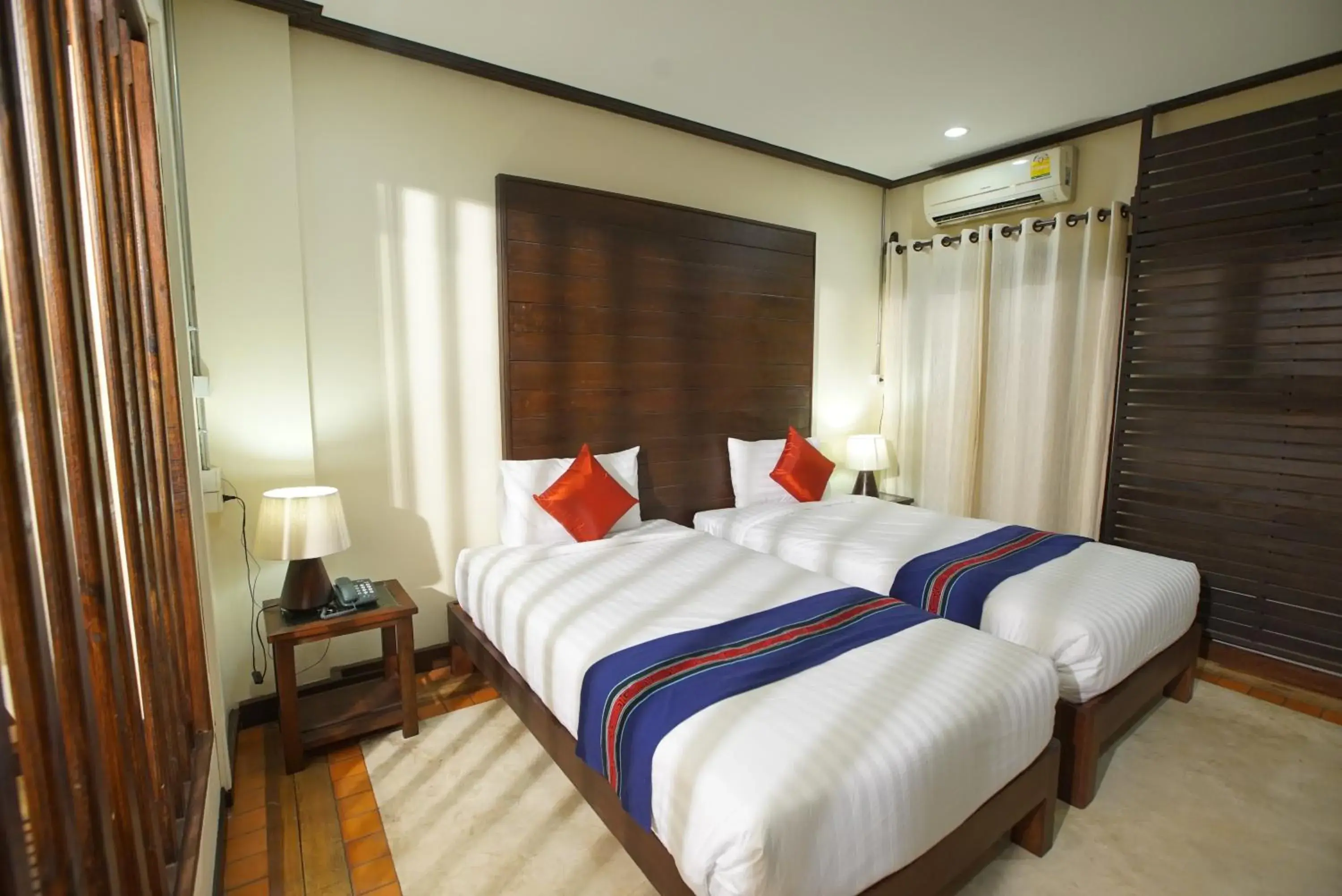 Bed in Sunny V Hotel Bed in Sunny V Hotel