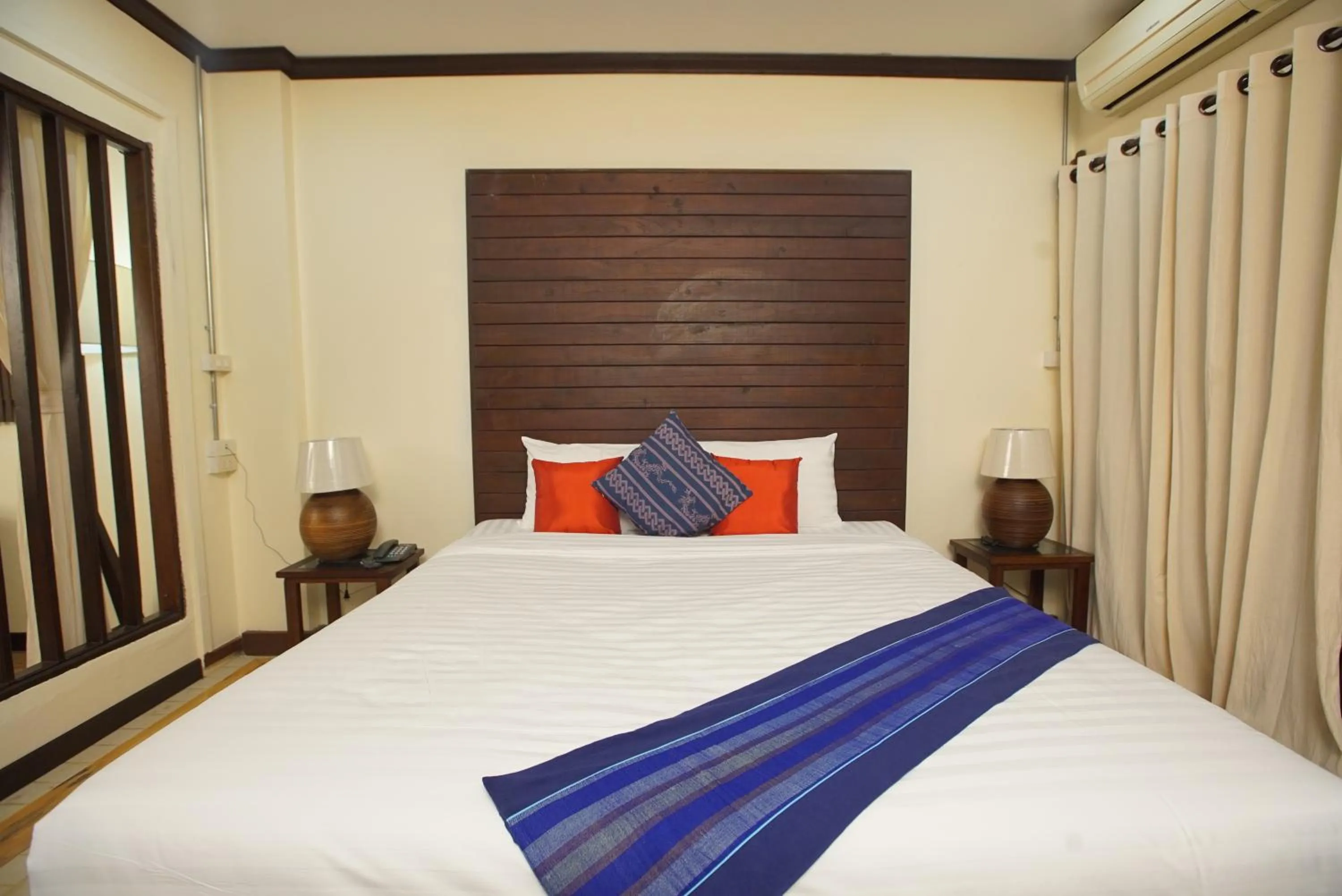 Bed in Sunny V Hotel