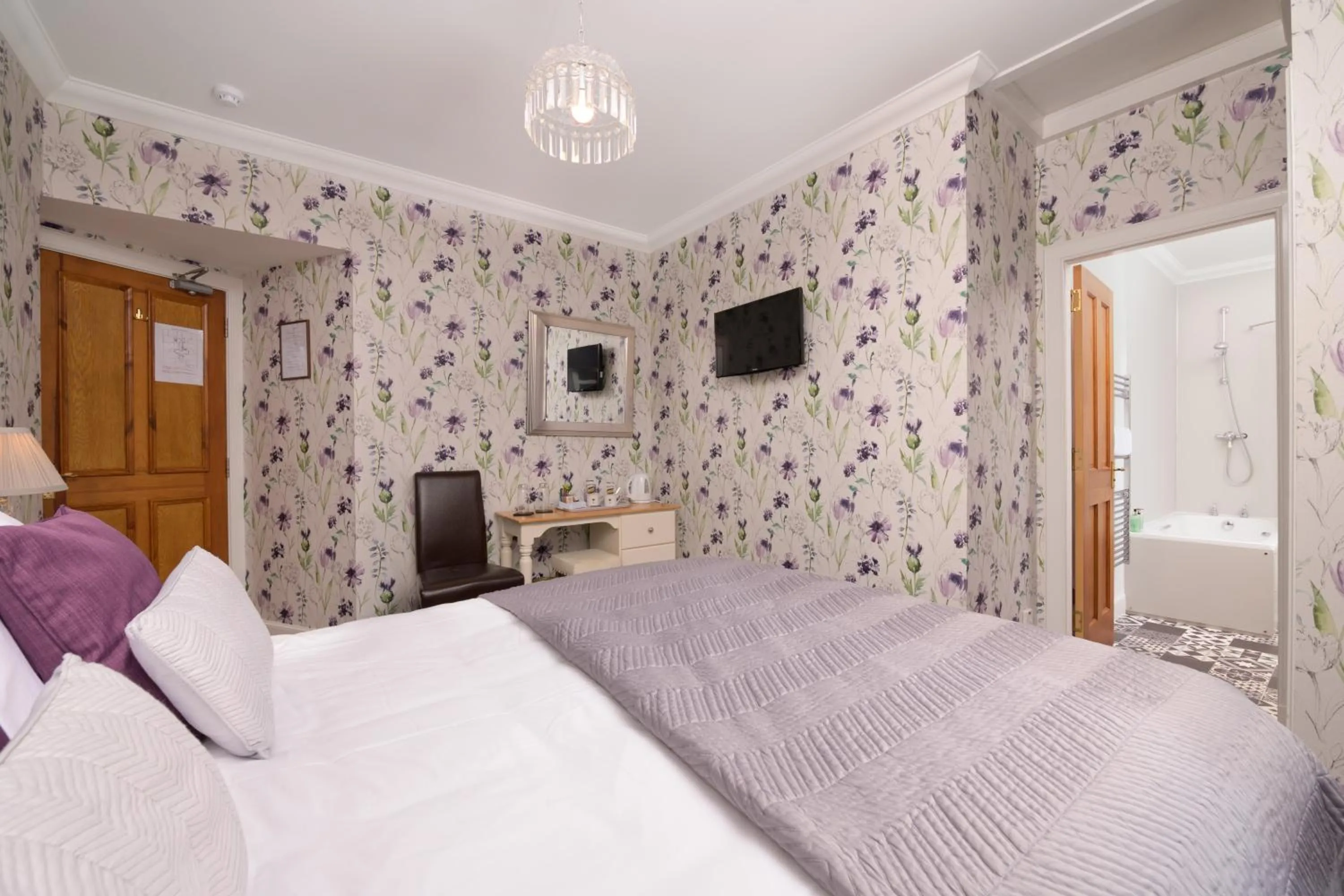 Photo of the whole room, Bed in No 45, Ballater