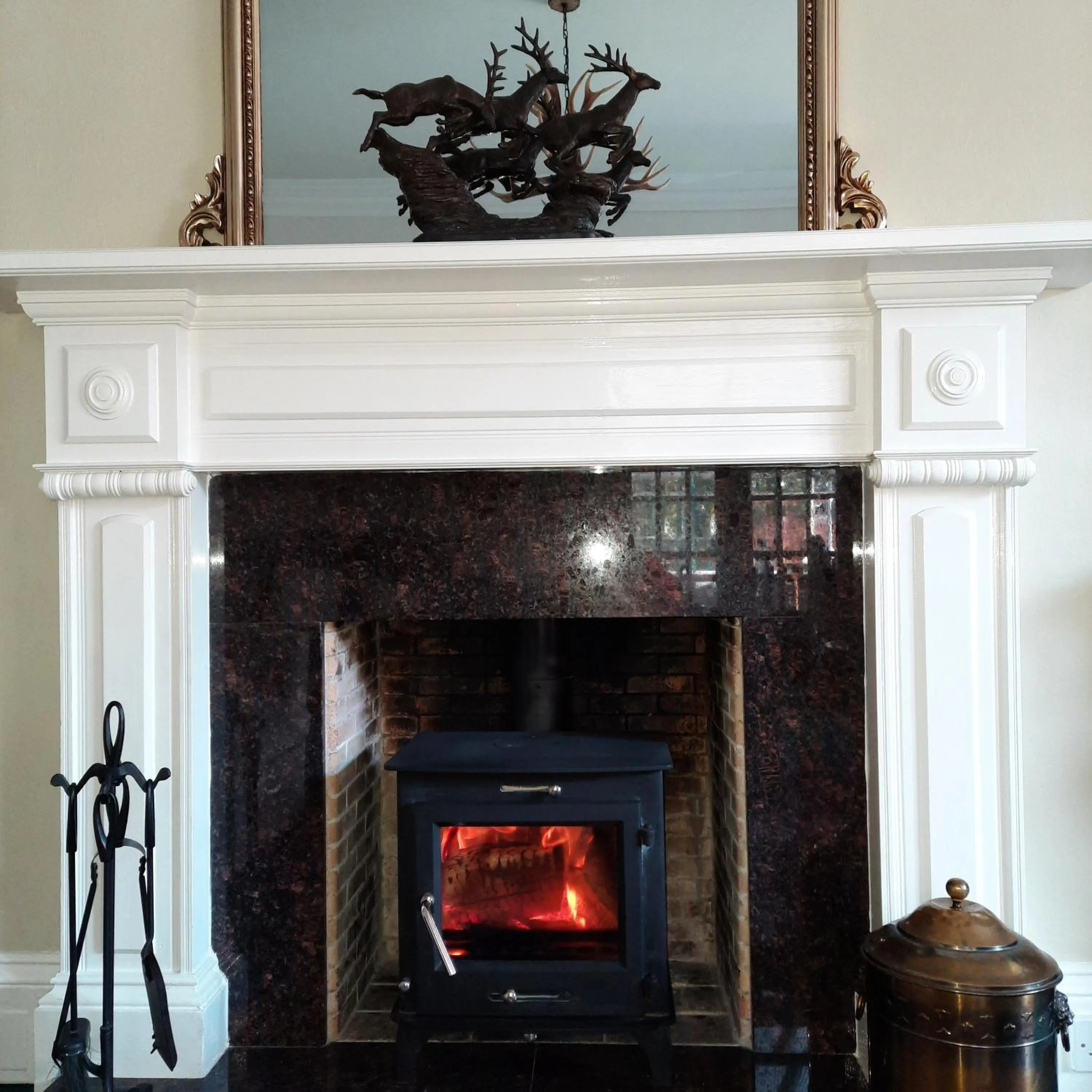 Communal lounge/ TV room in No 45, Ballater