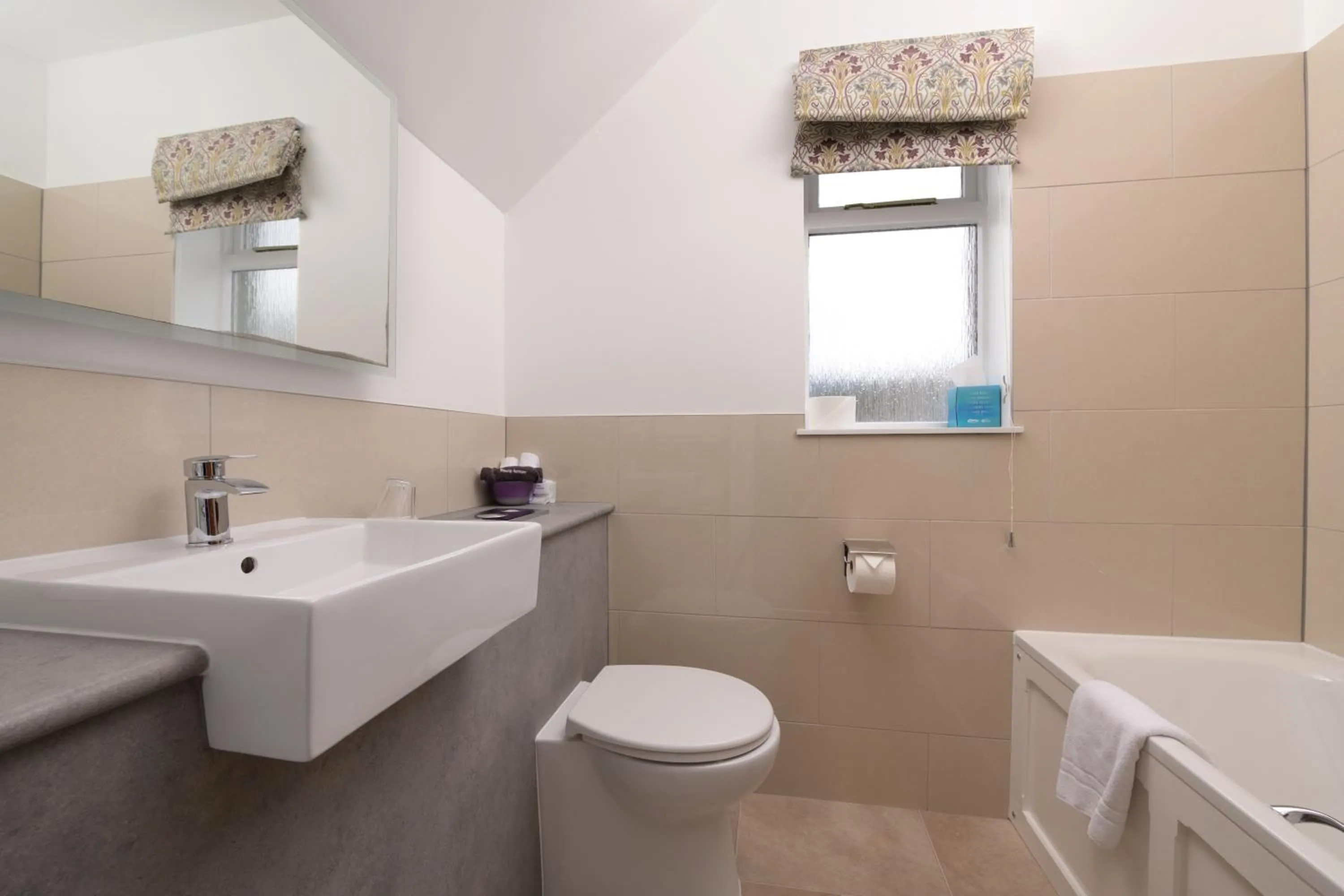 Bath in No 45, Ballater