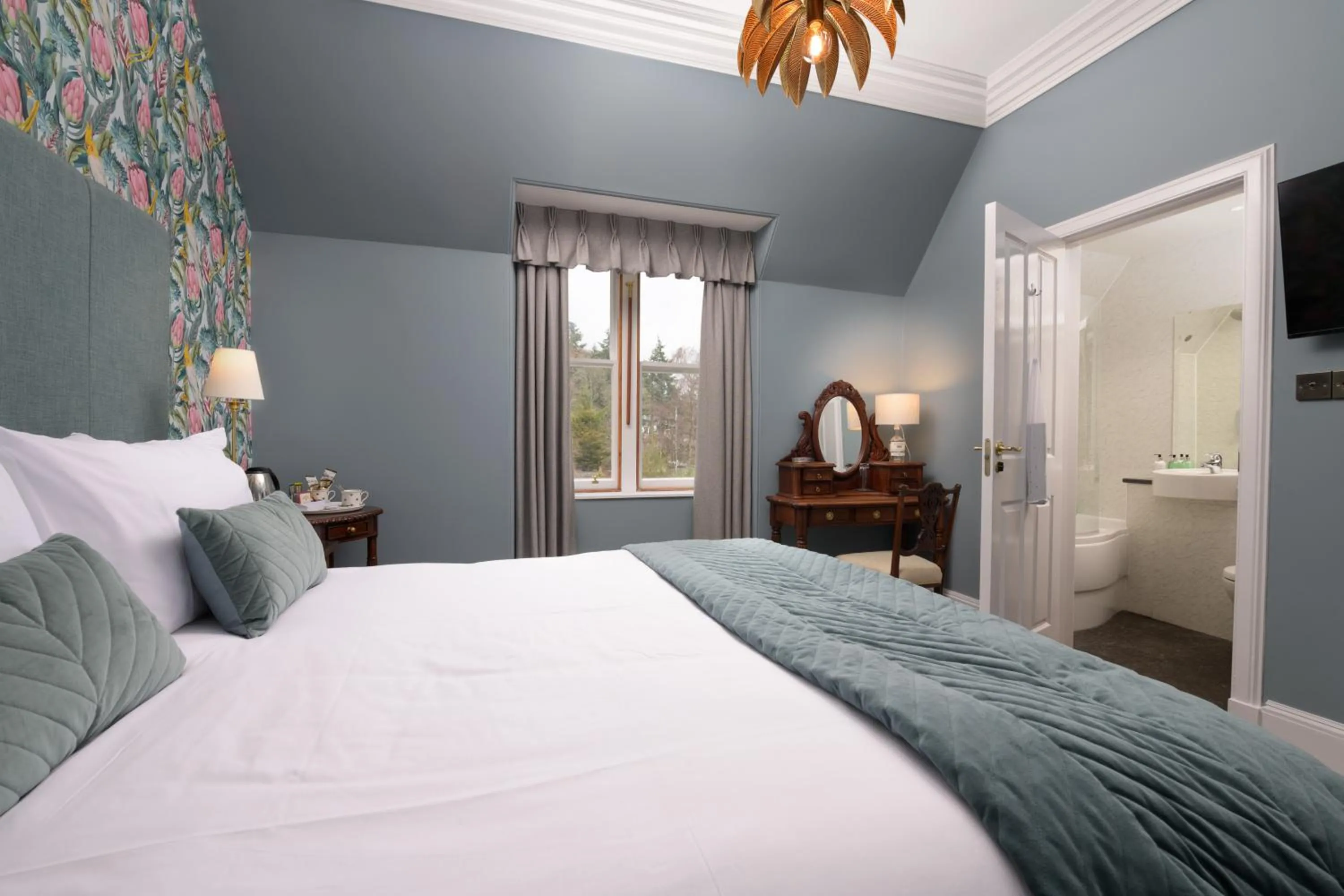 Photo of the whole room, Bed in No 45, Ballater